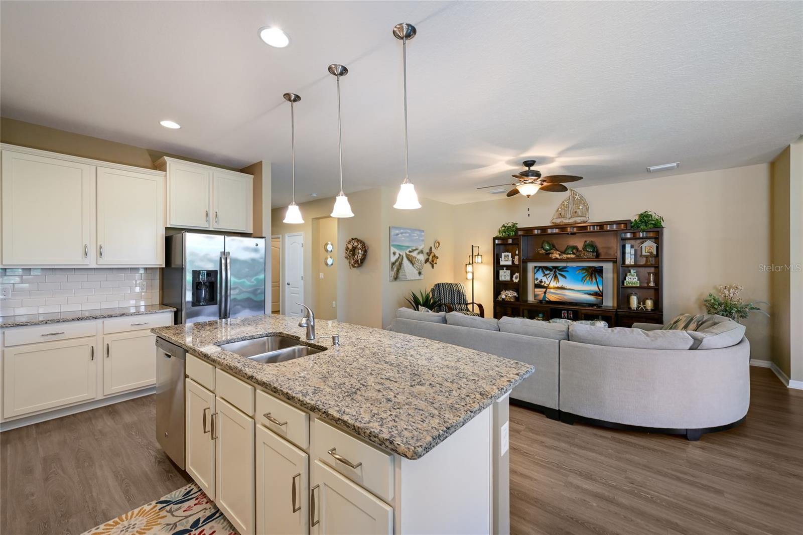 2937 ESMERALDA DR