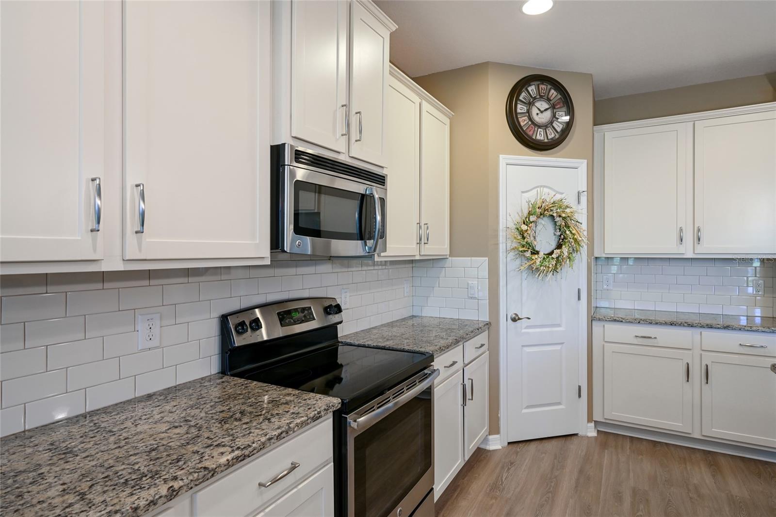 2937 ESMERALDA DR