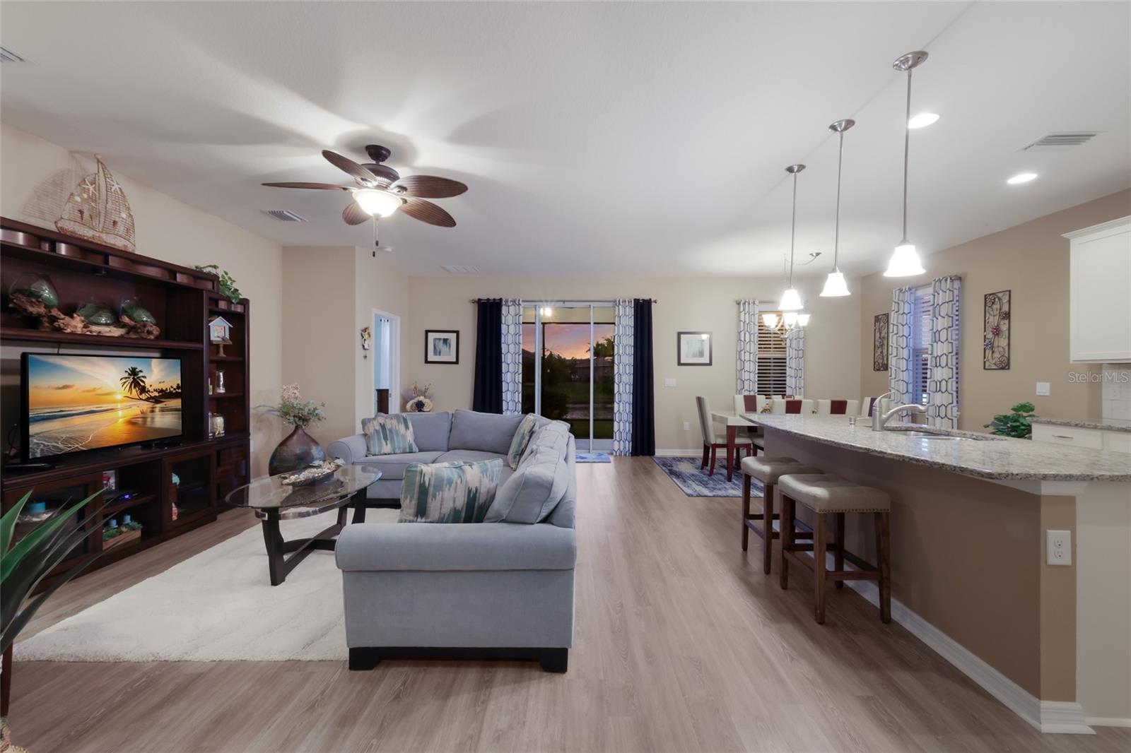 2937 ESMERALDA DR