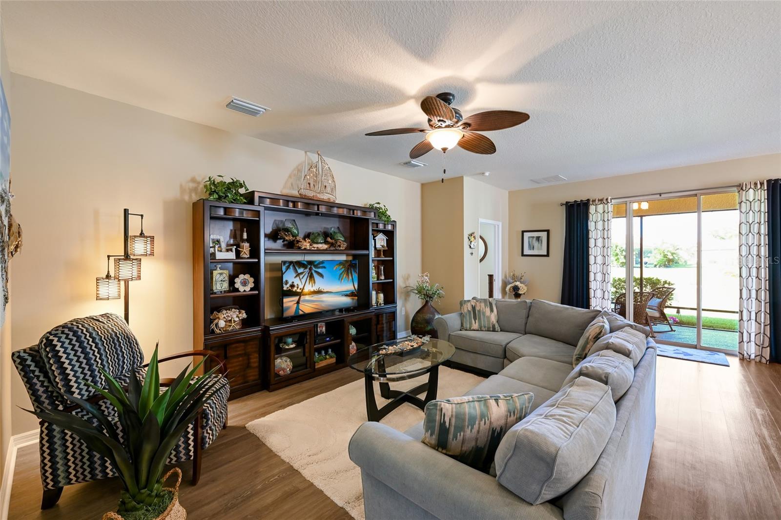 2937 ESMERALDA DR