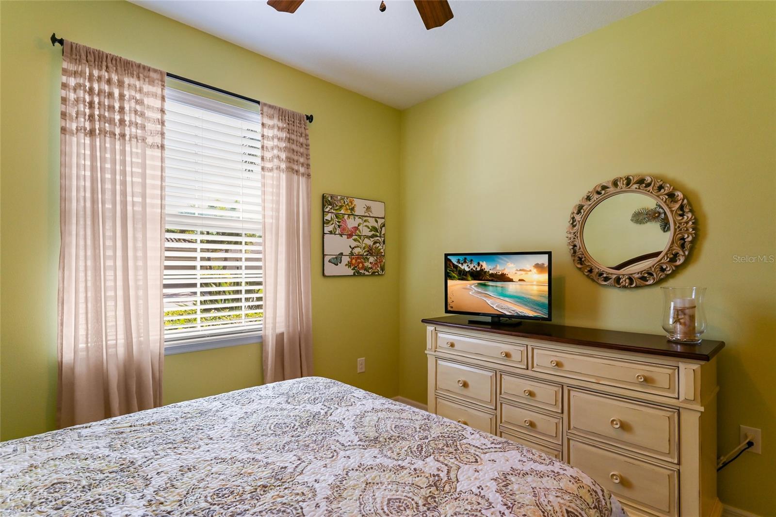 2937 ESMERALDA DR