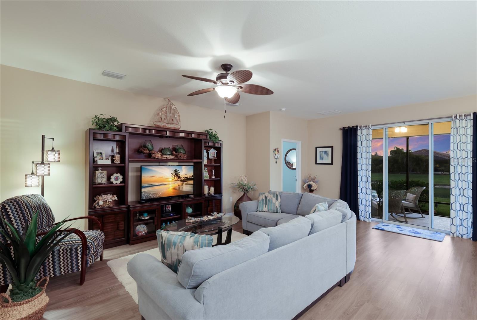2937 ESMERALDA DR