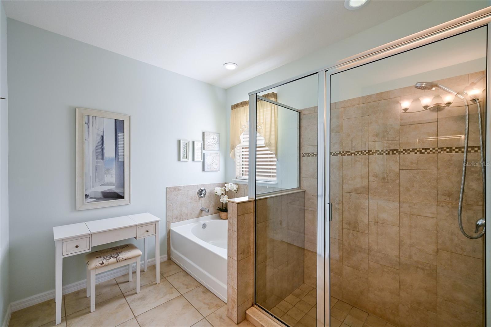 2937 ESMERALDA DR