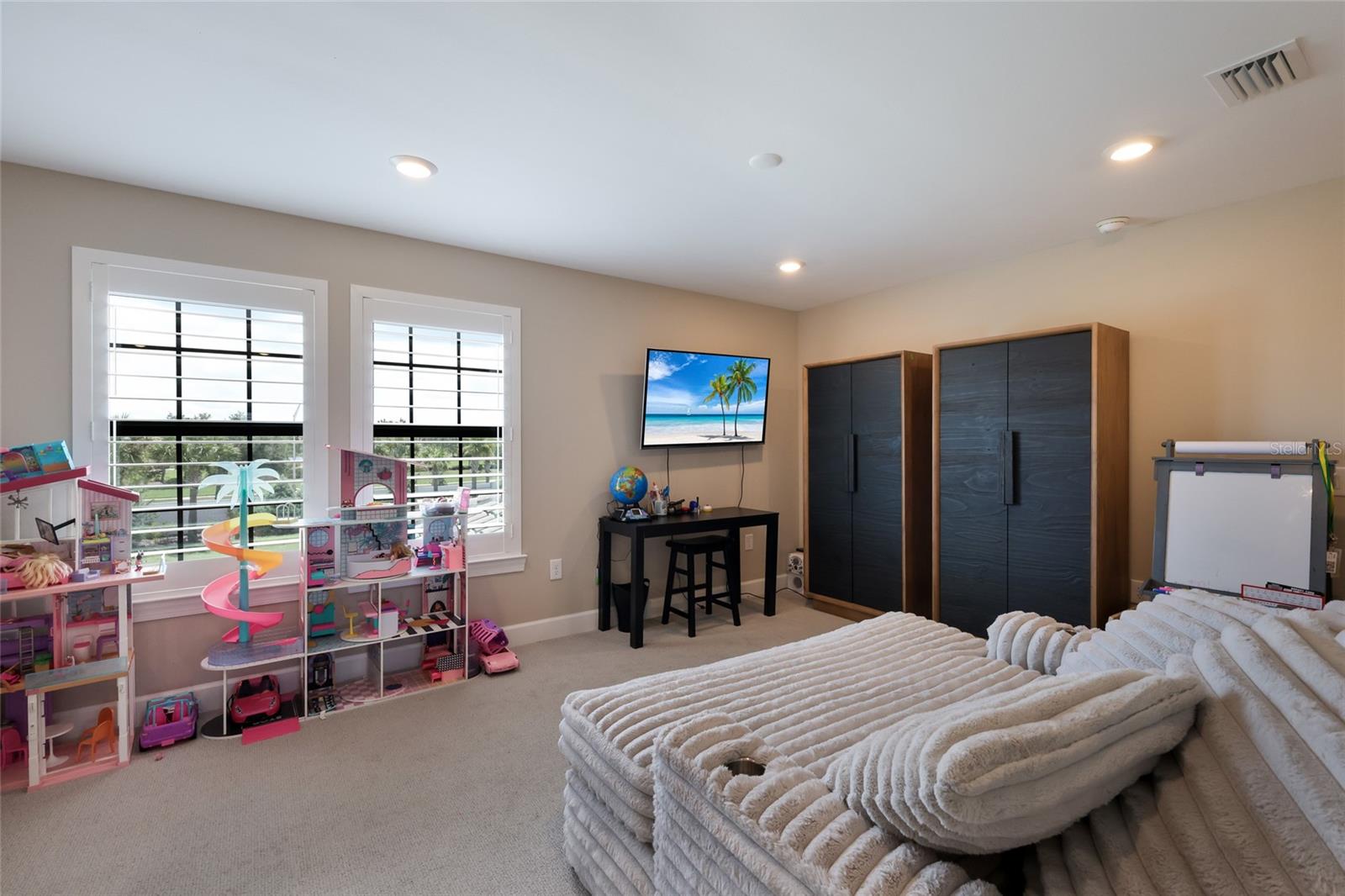 6072 BAYWOOD CT
