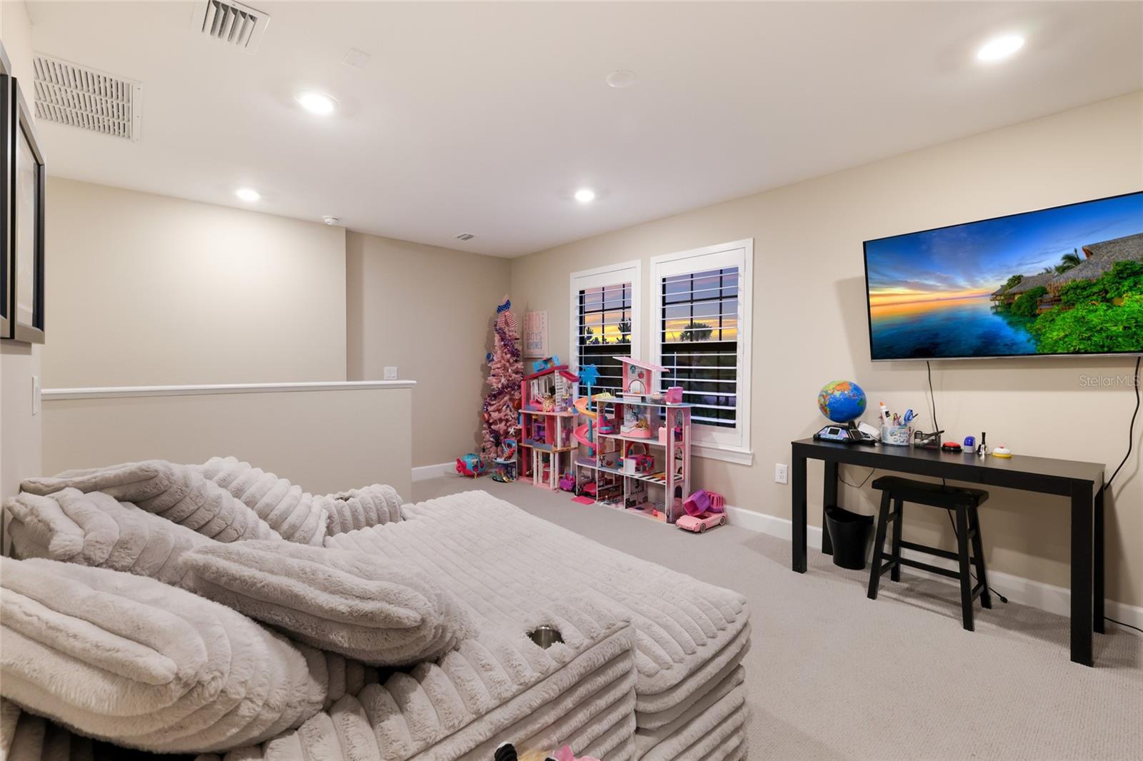 6072 BAYWOOD CT