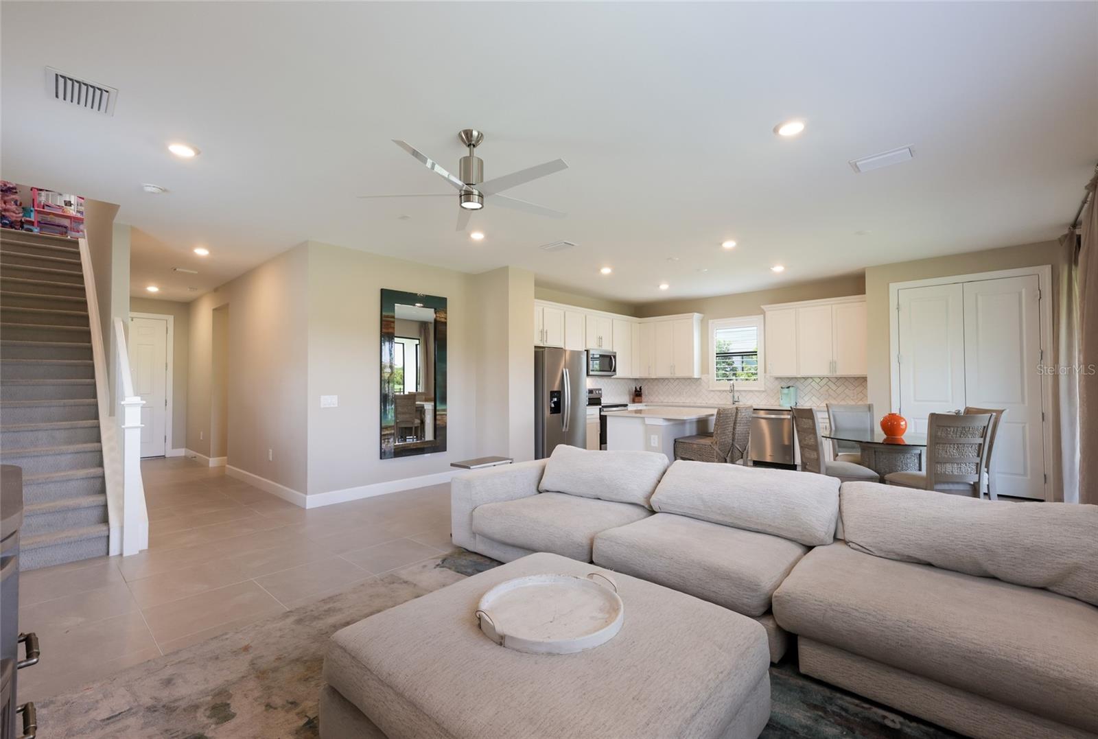 6072 BAYWOOD CT