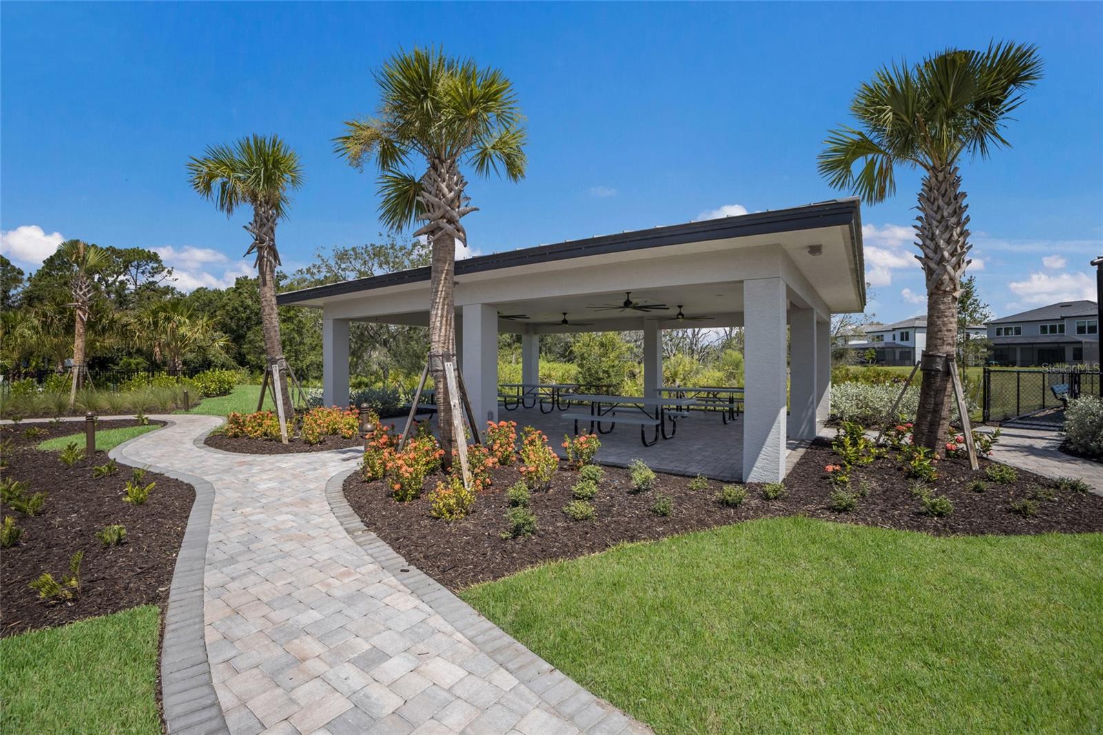 6072 BAYWOOD CT