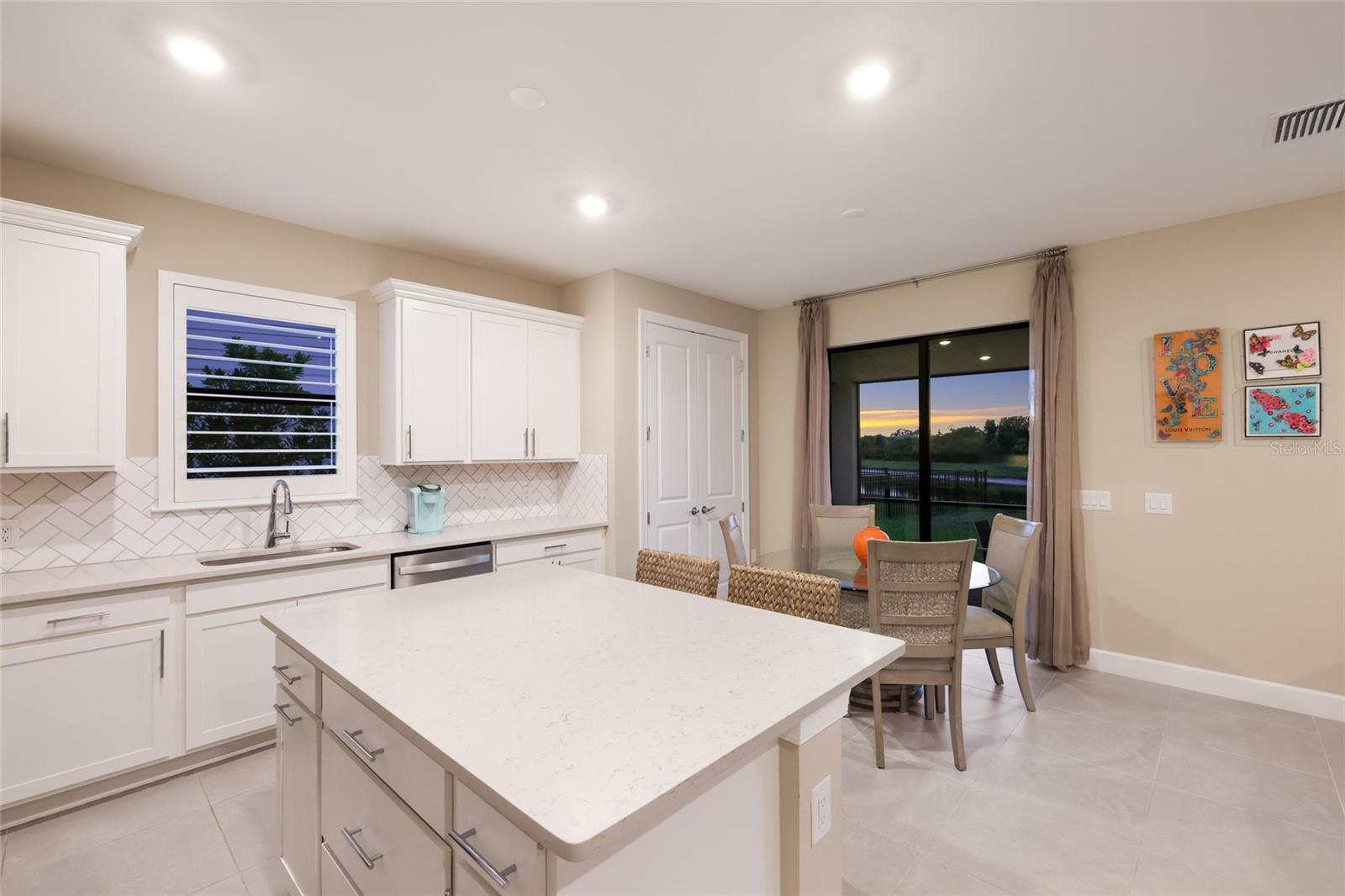 6072 BAYWOOD CT