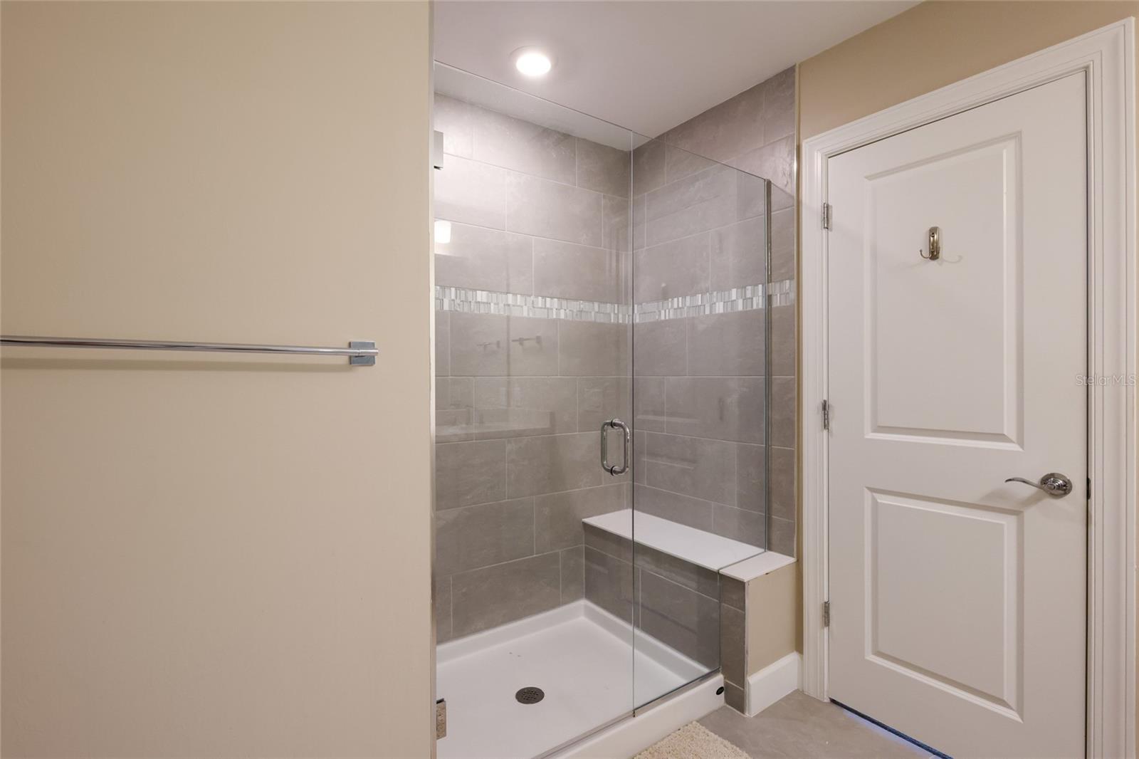 6072 BAYWOOD CT