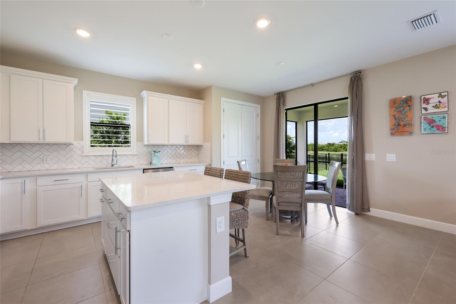 6072 BAYWOOD CT