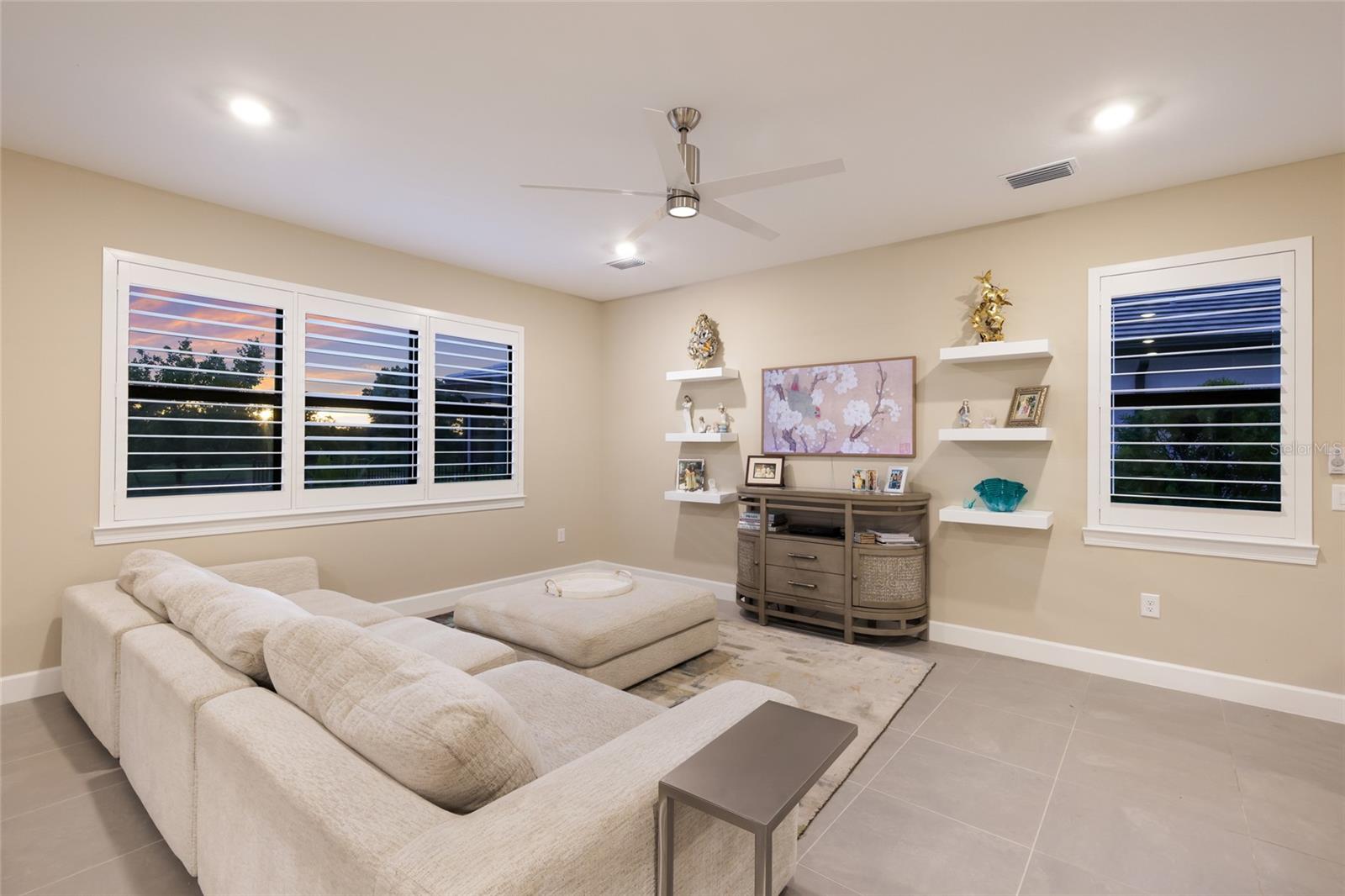 6072 BAYWOOD CT
