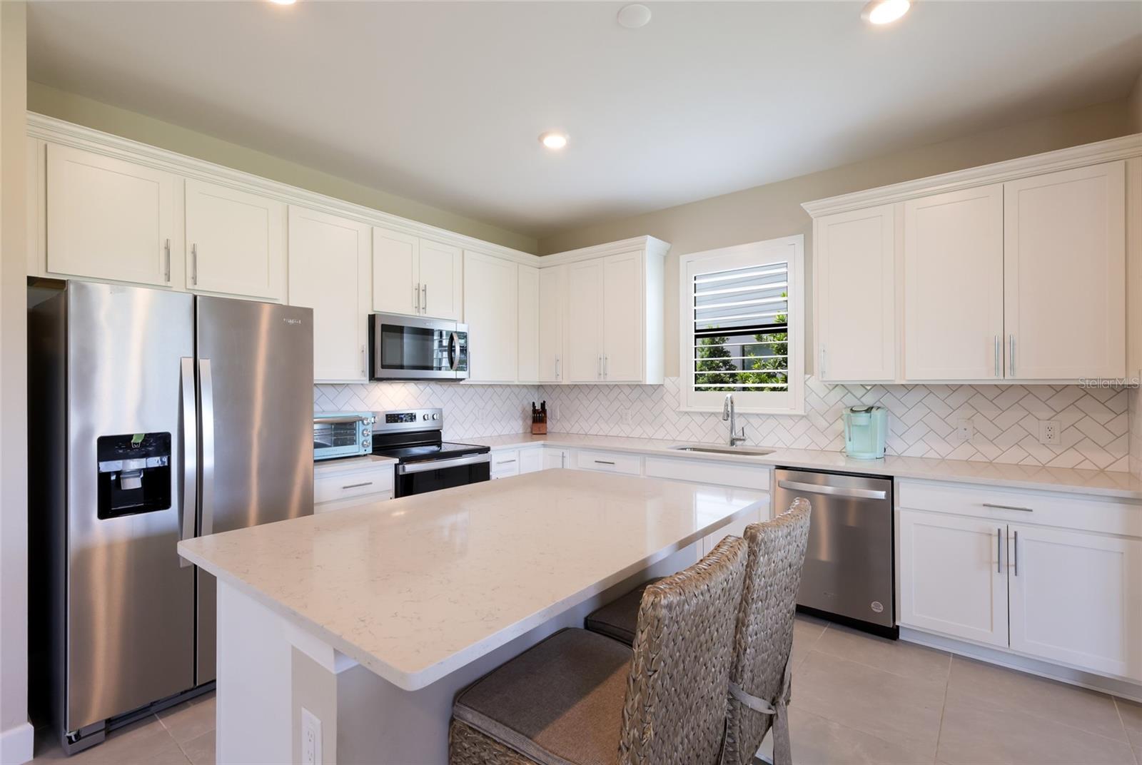 6072 BAYWOOD CT