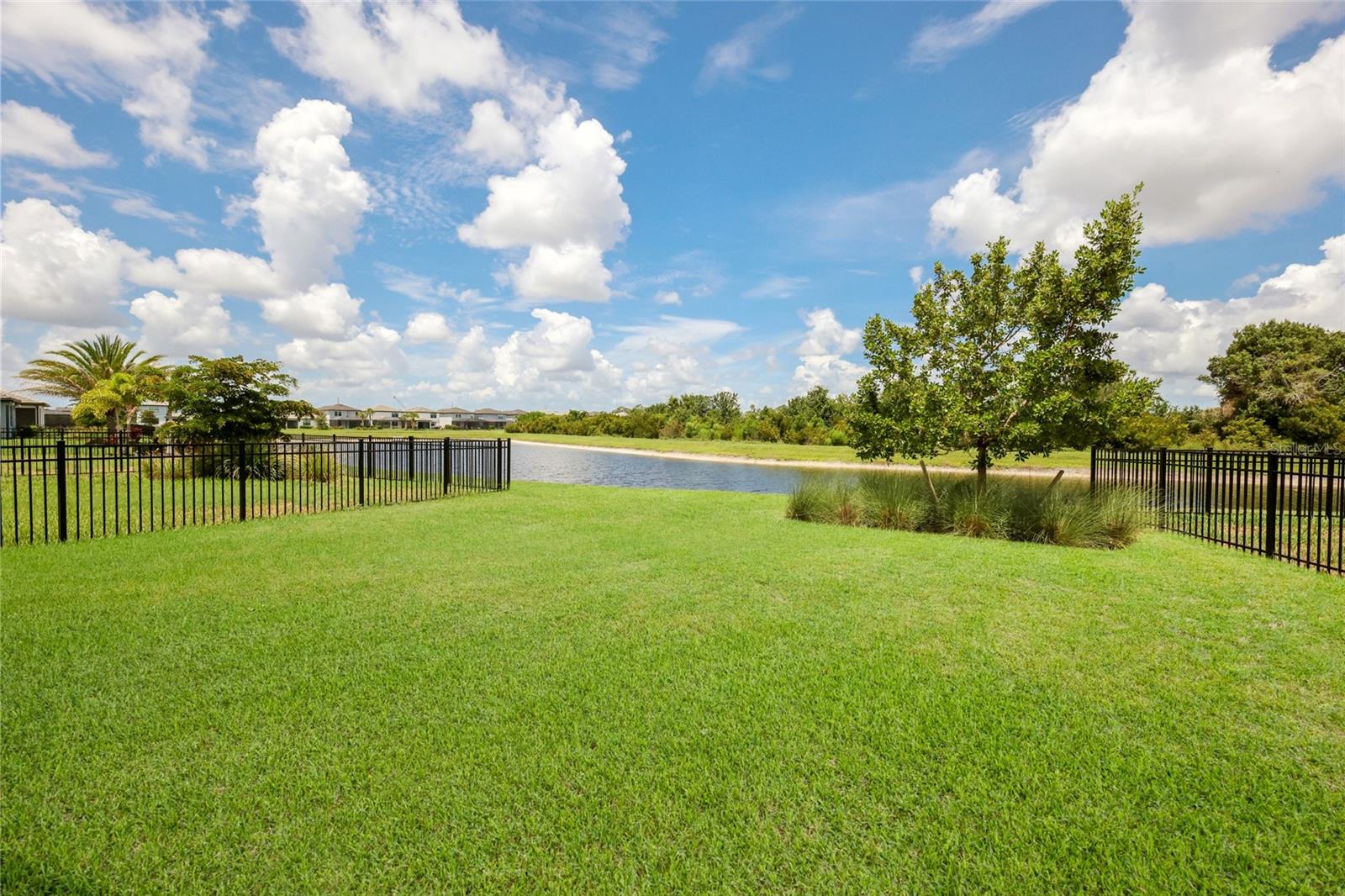 6072 BAYWOOD CT