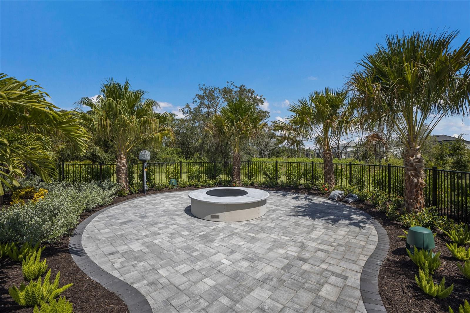 6072 BAYWOOD CT