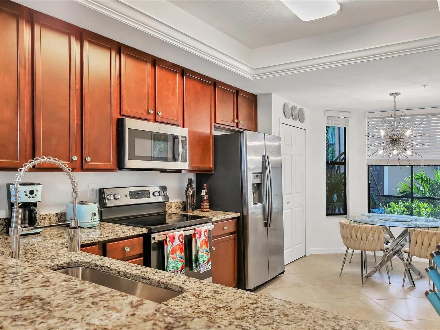 5558 PALMER CIR #101