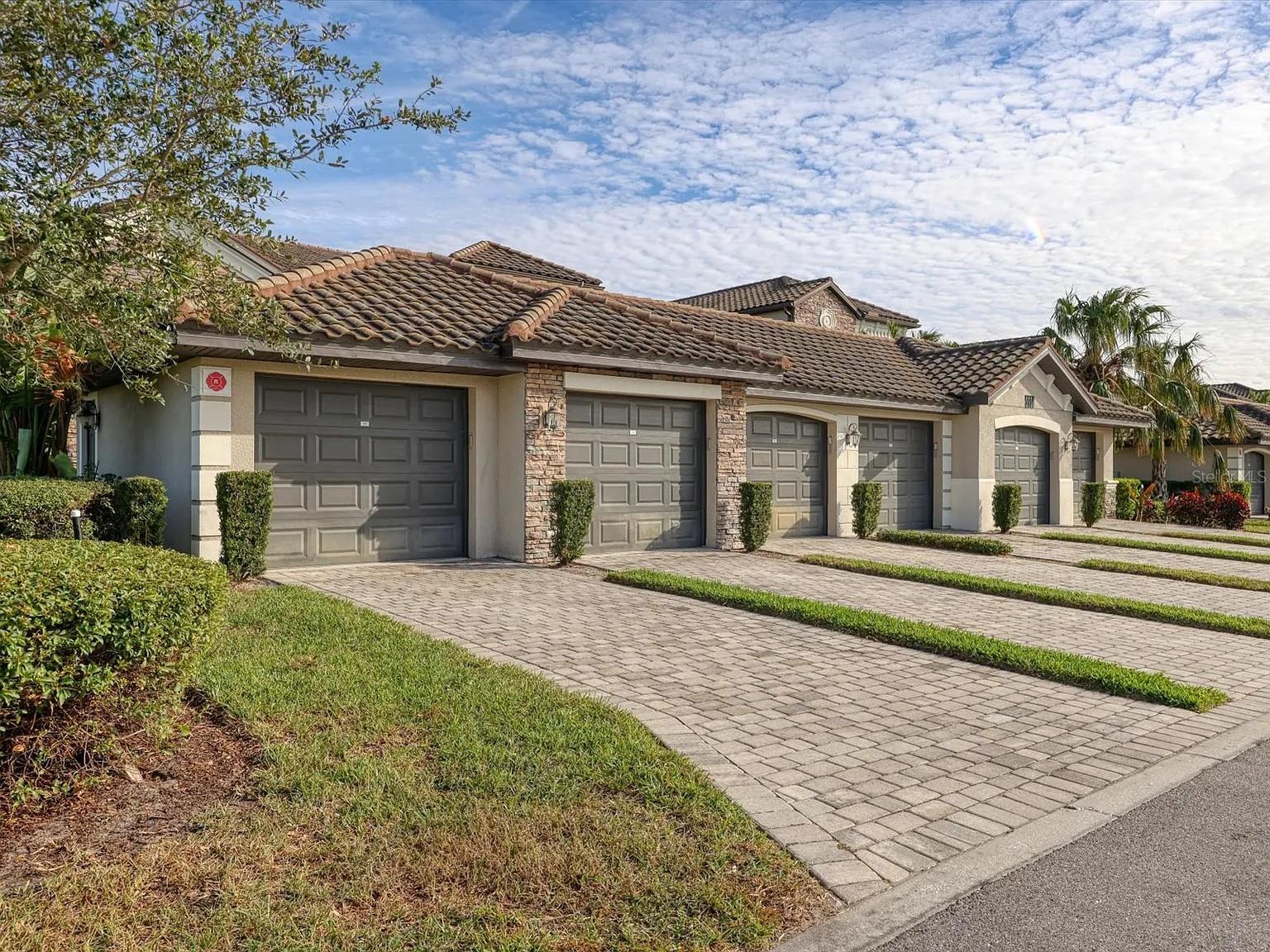 5558 PALMER CIR #101