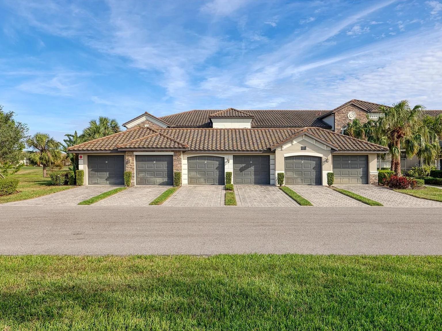 5558 PALMER CIR #101