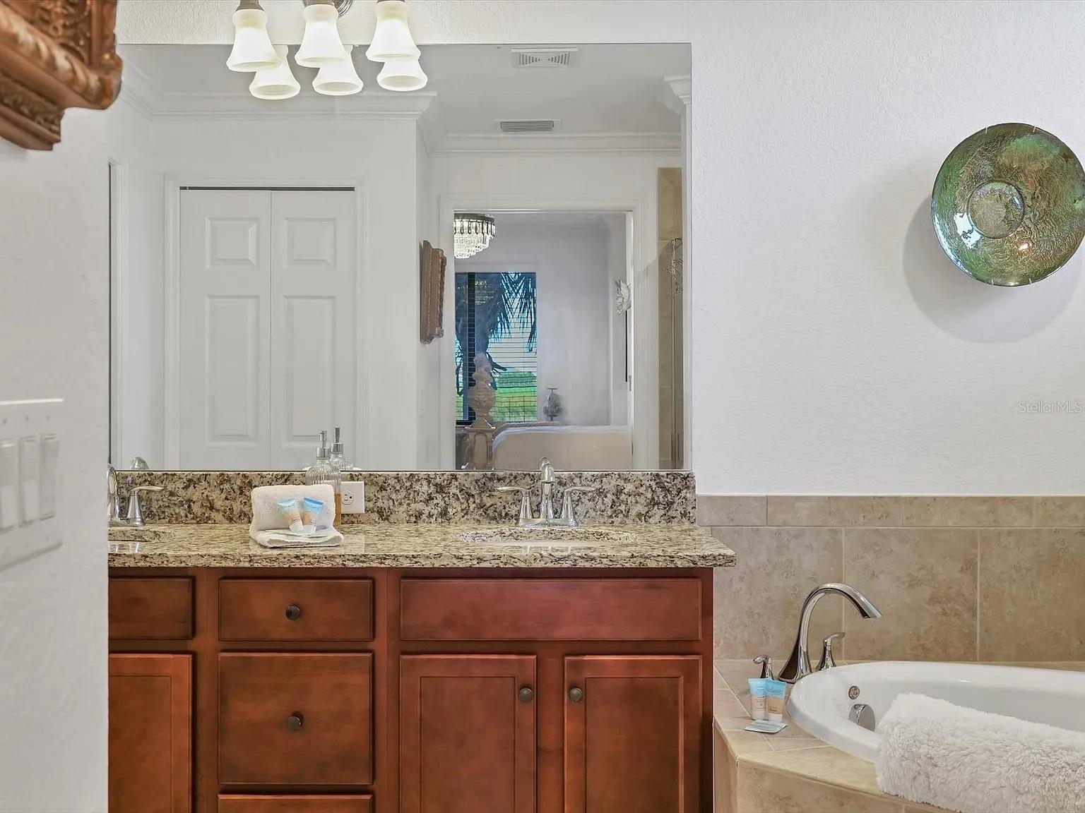 5558 PALMER CIR #101