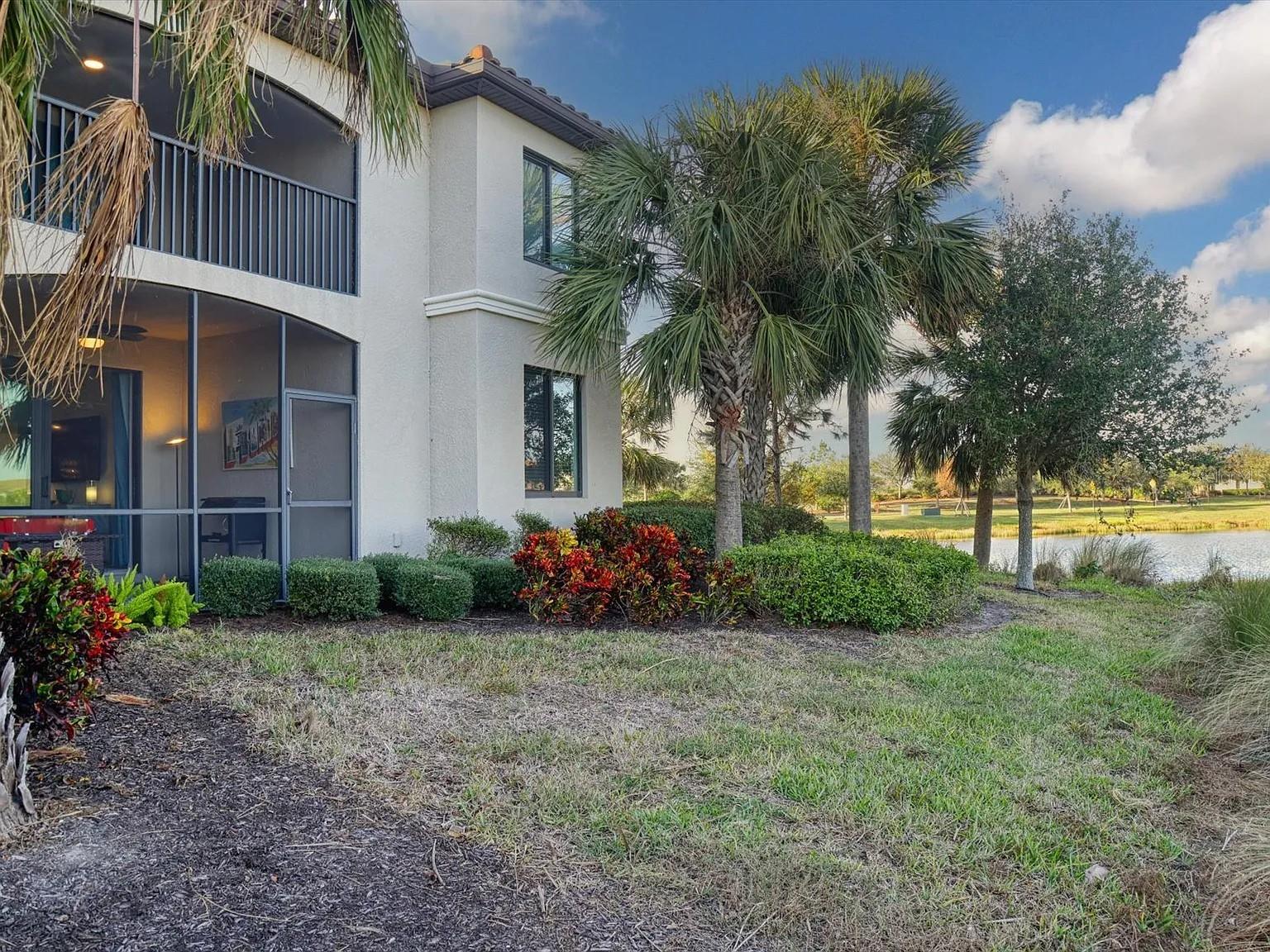 5558 PALMER CIR #101