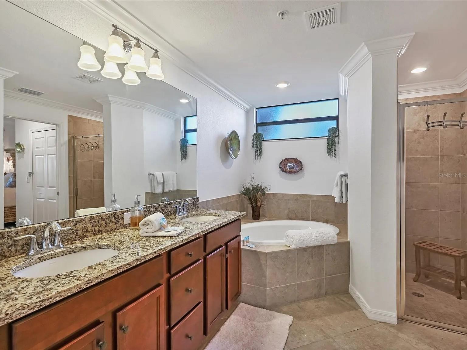 5558 PALMER CIR #101