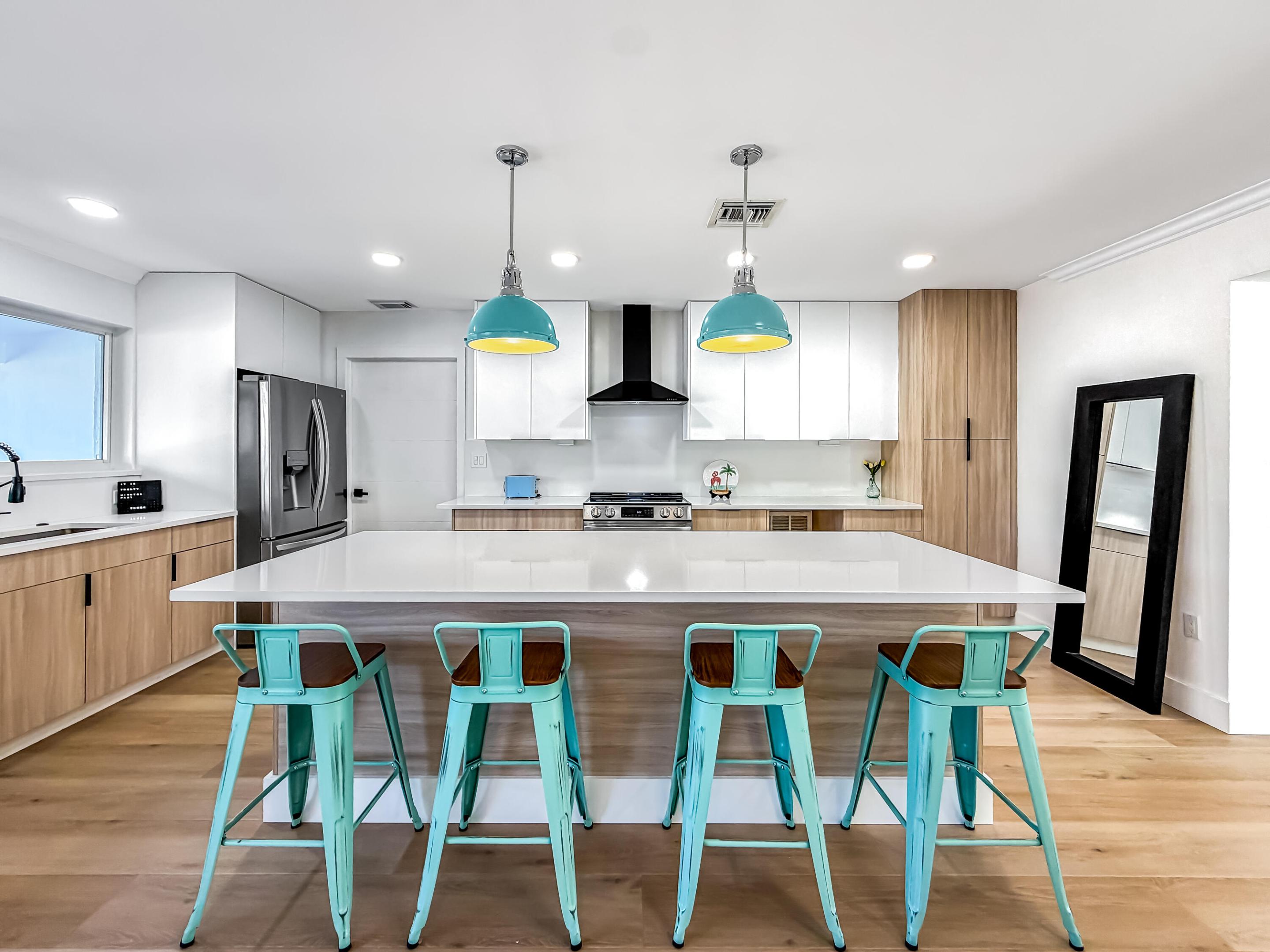 1098 W Camino Real