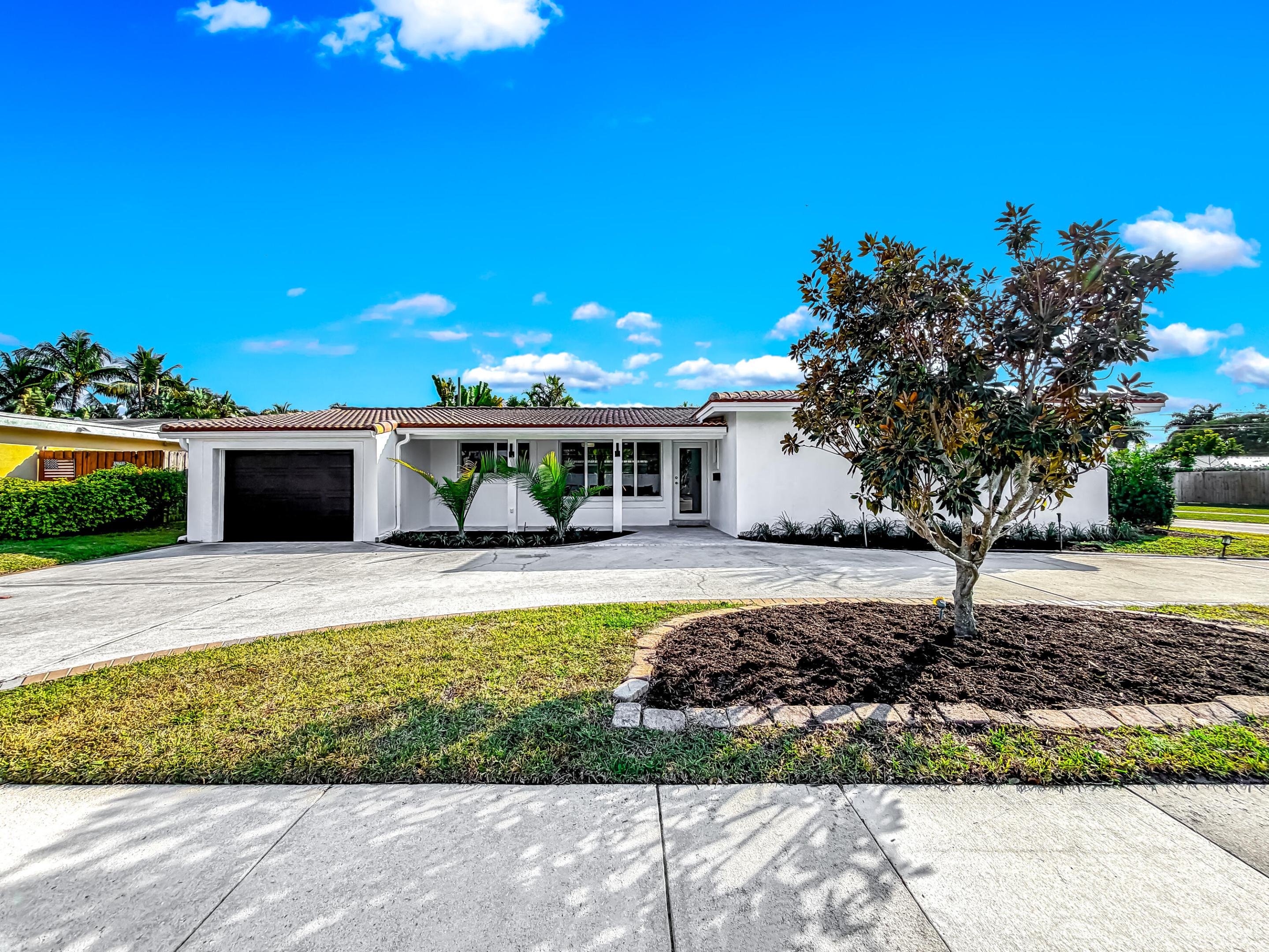 1098 W Camino Real