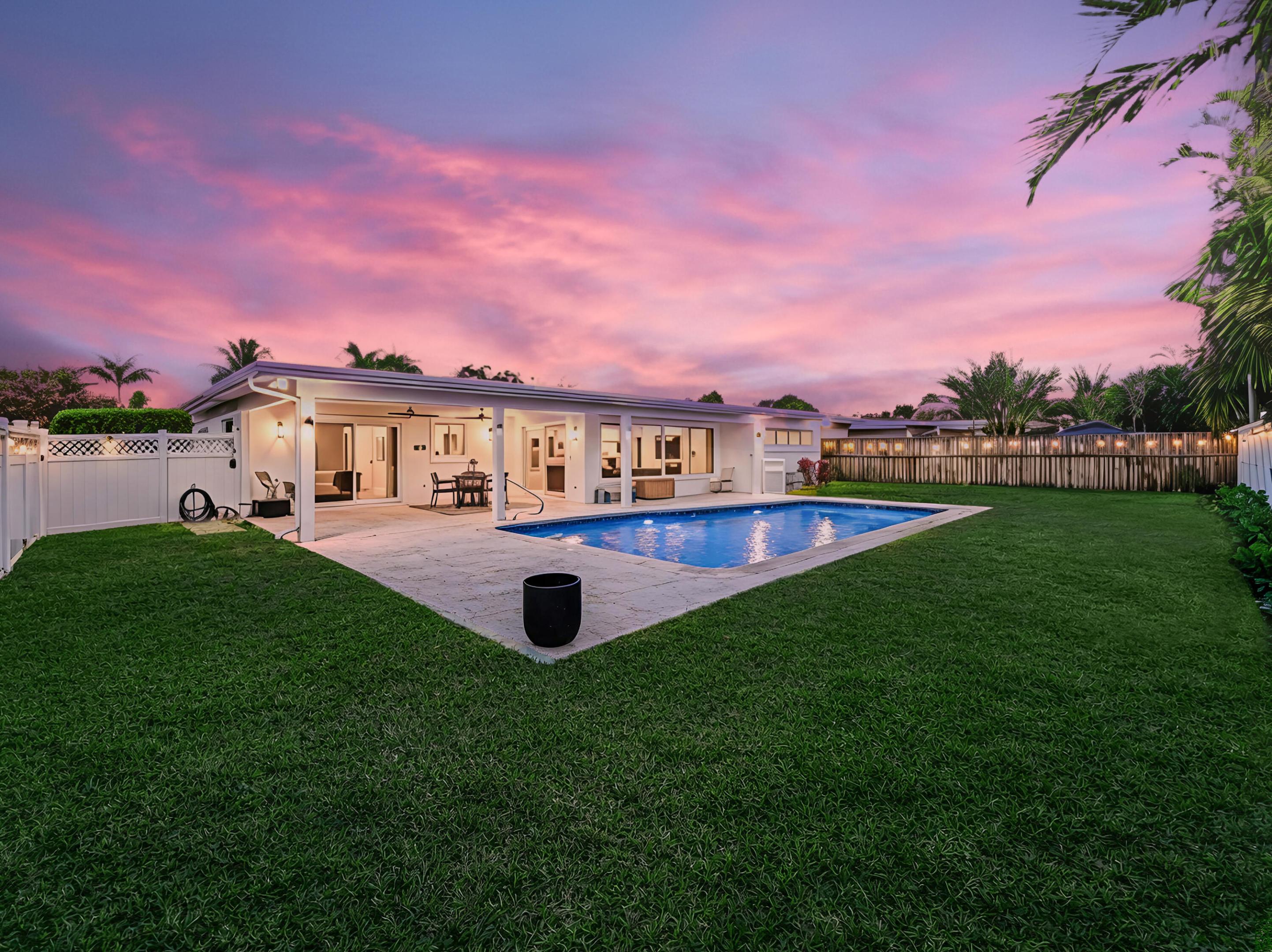 1098 W Camino Real