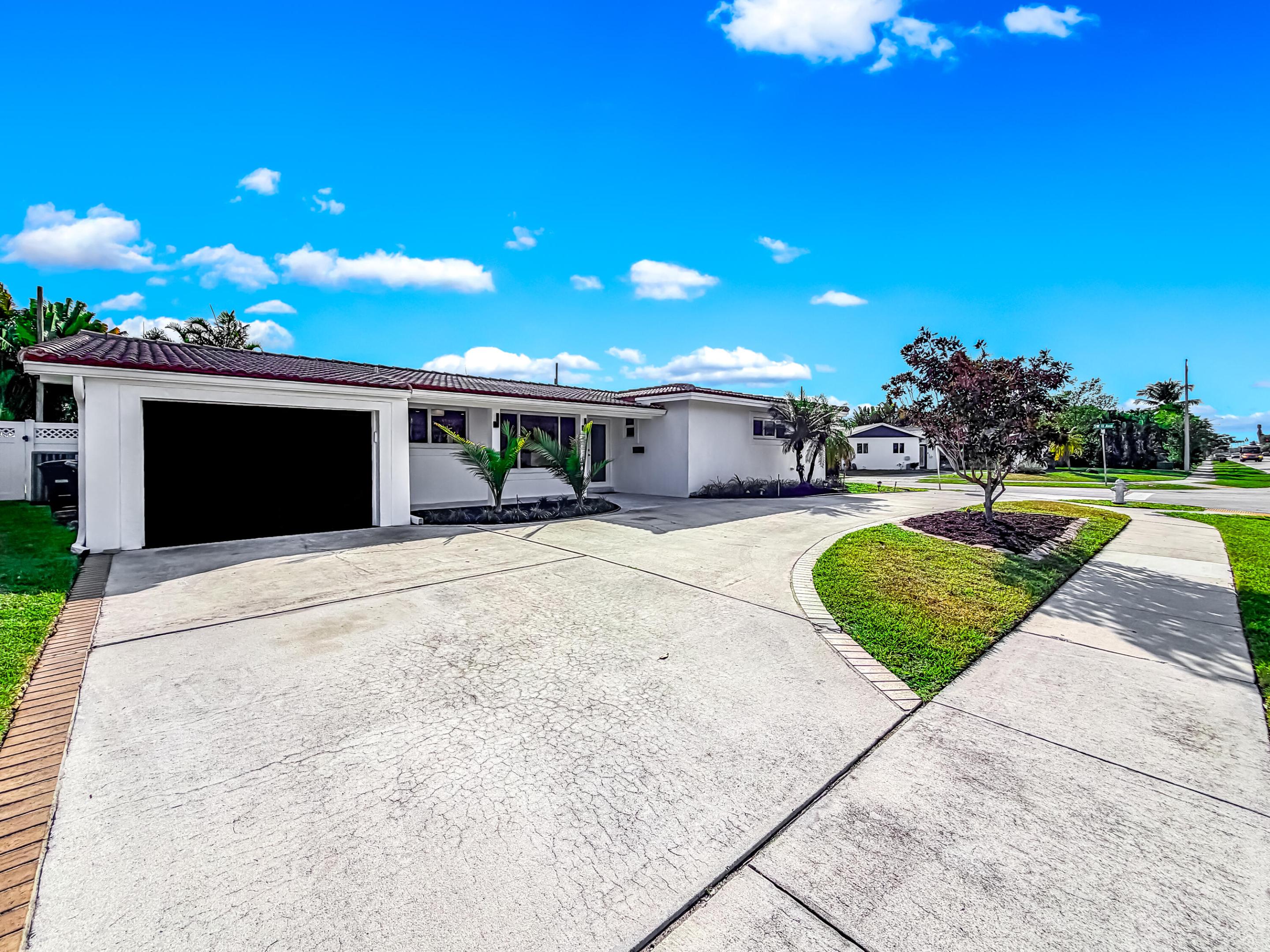 1098 W Camino Real