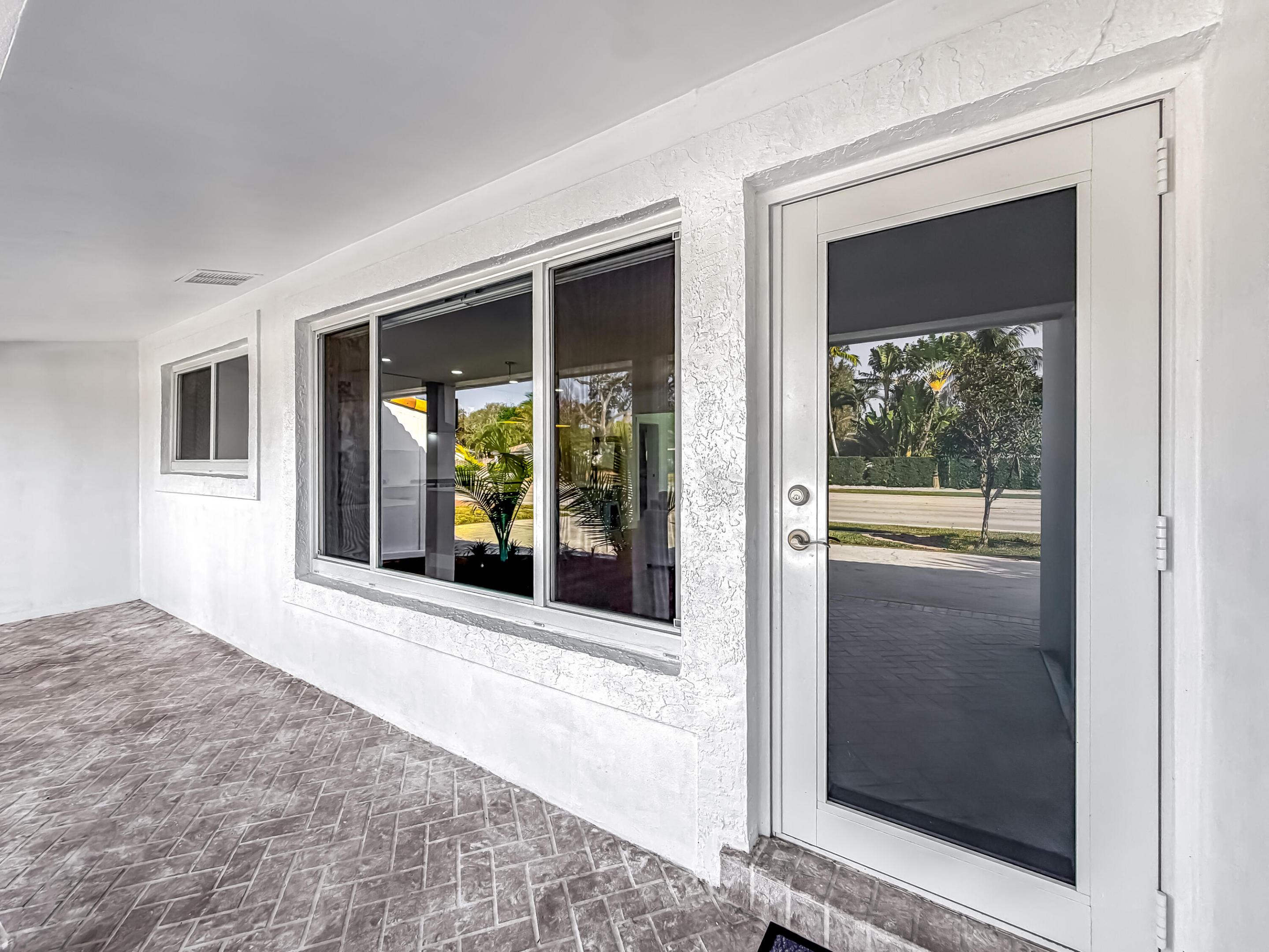 1098 W Camino Real