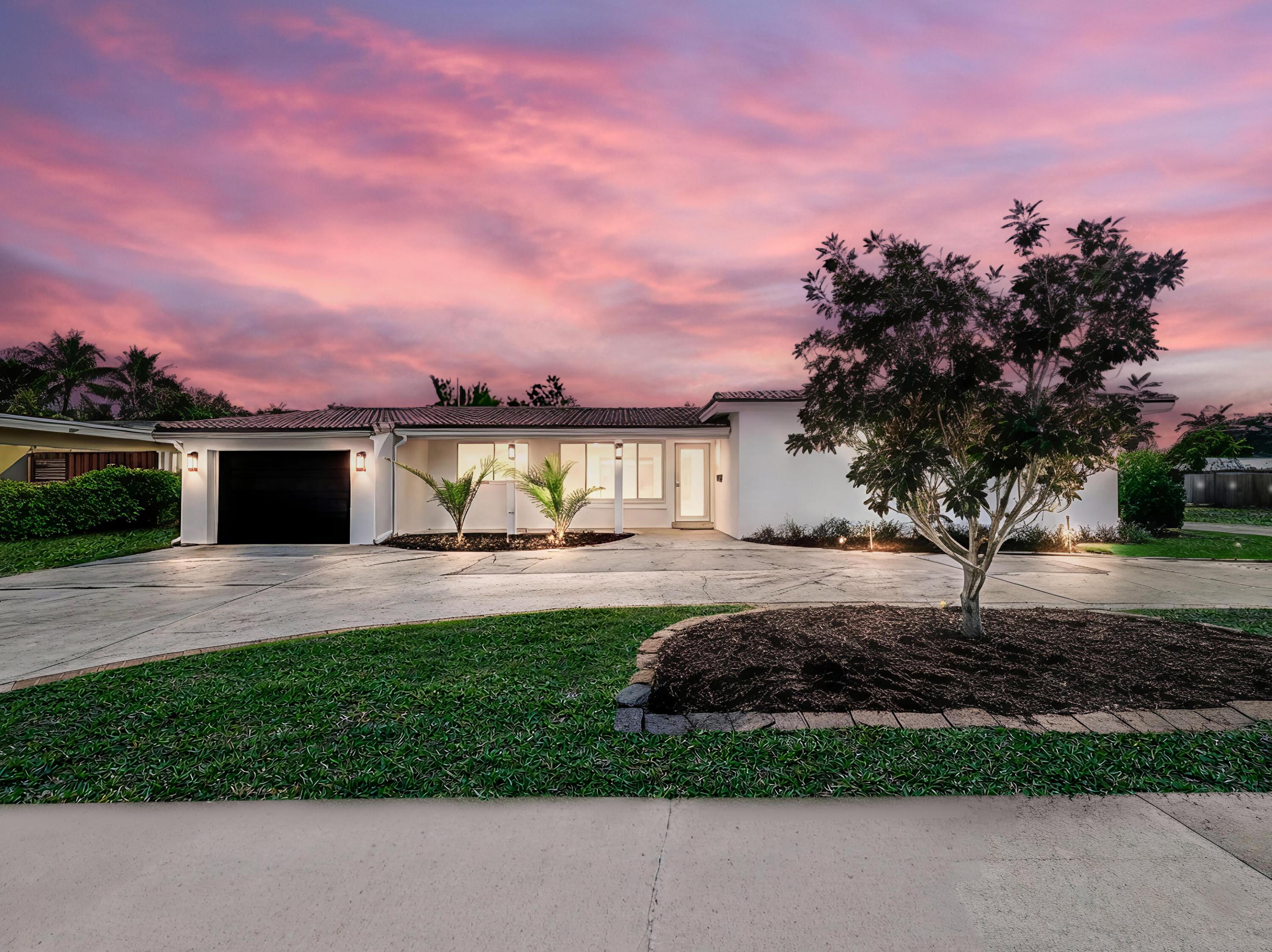 1098 W Camino Real