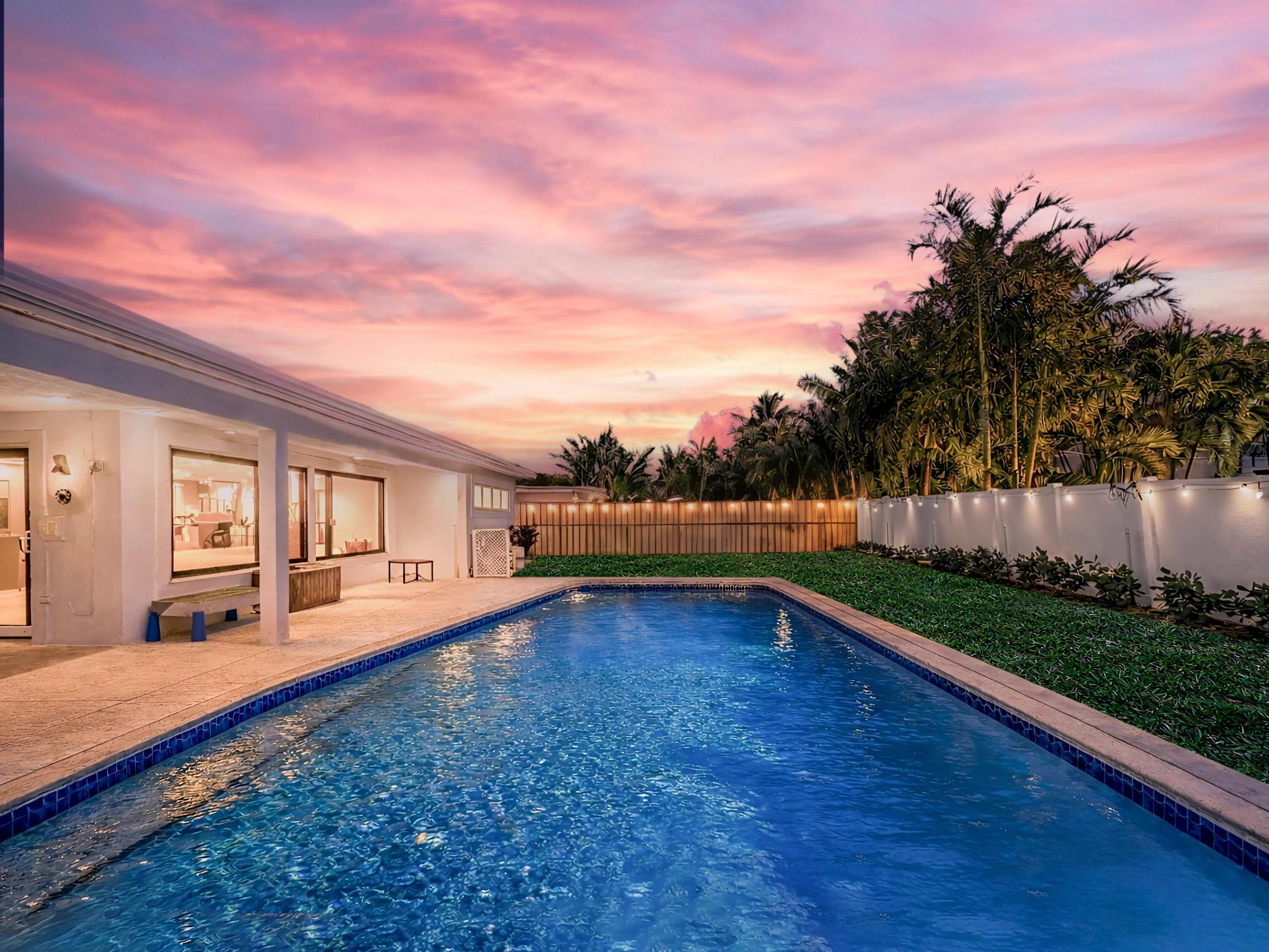 1098 W Camino Real