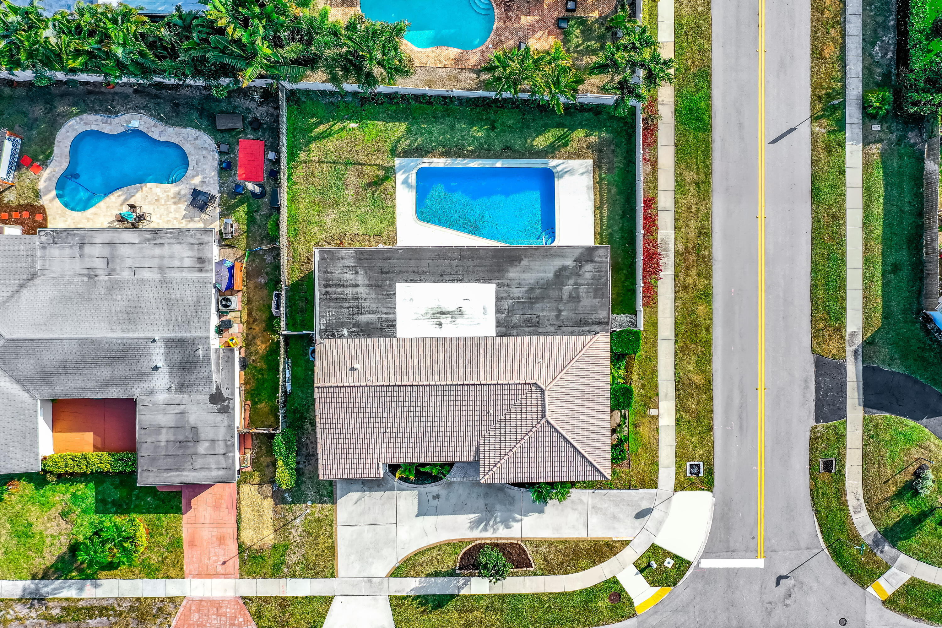 1098 W Camino Real