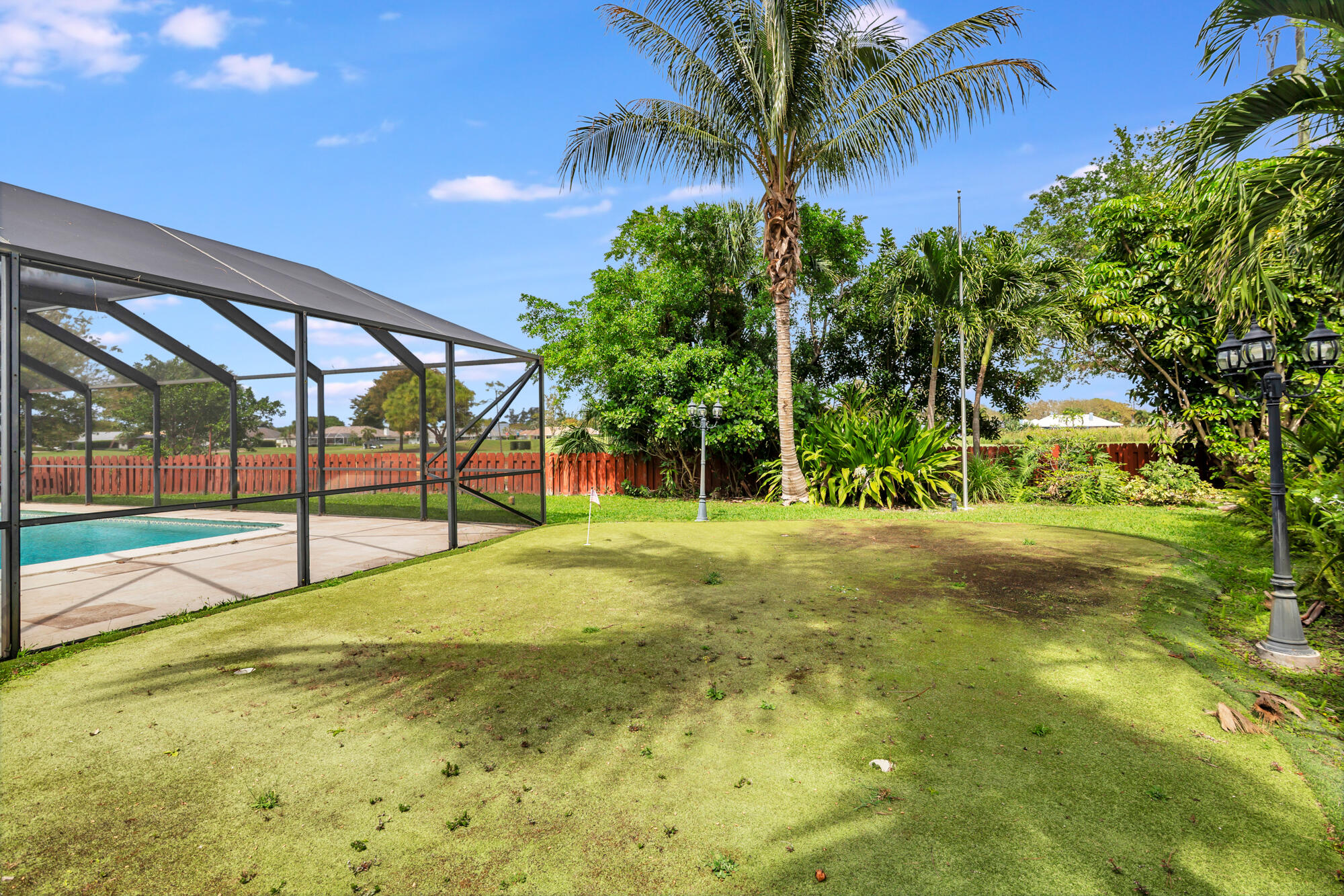 320 N Country Club Drive