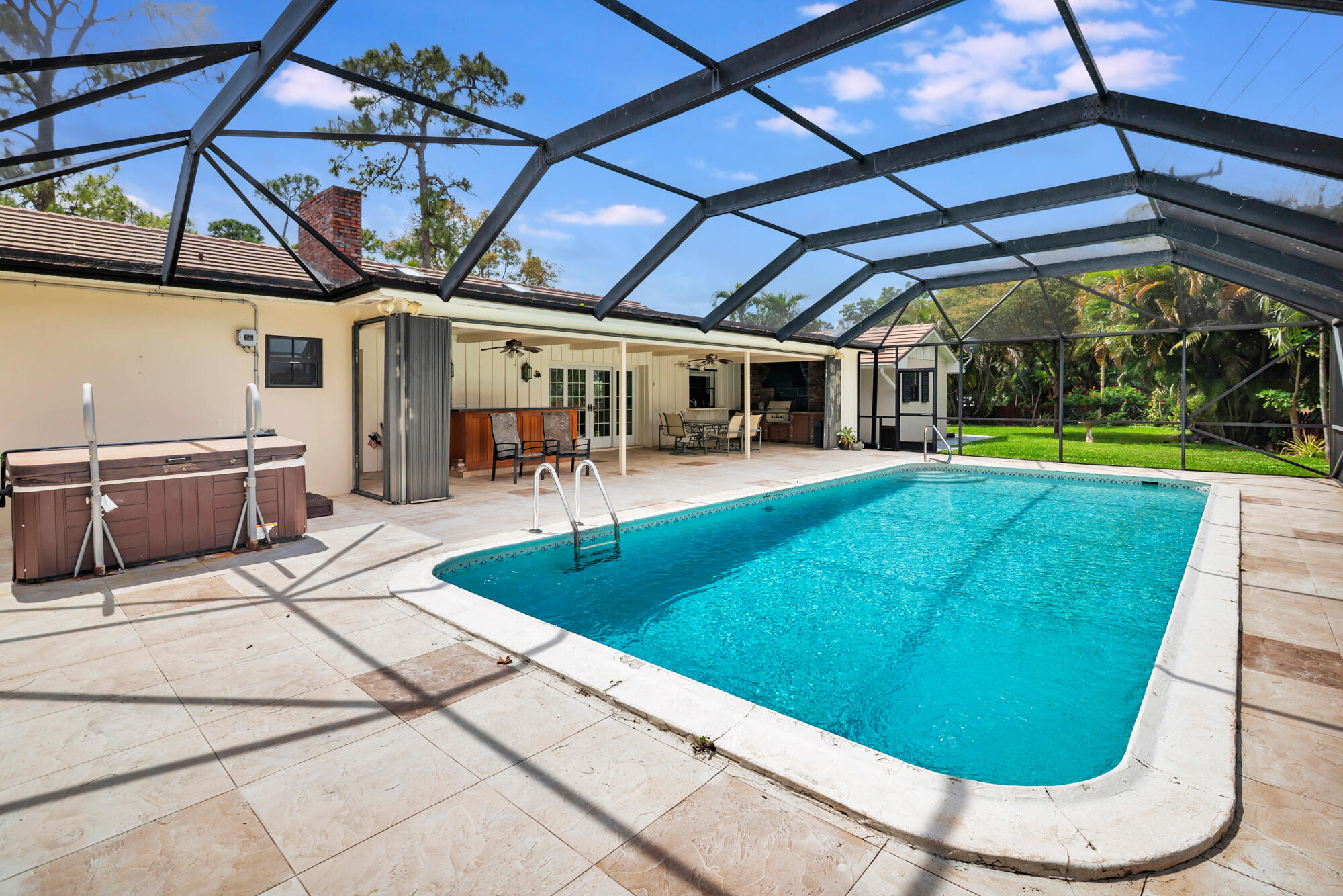 320 N Country Club Drive