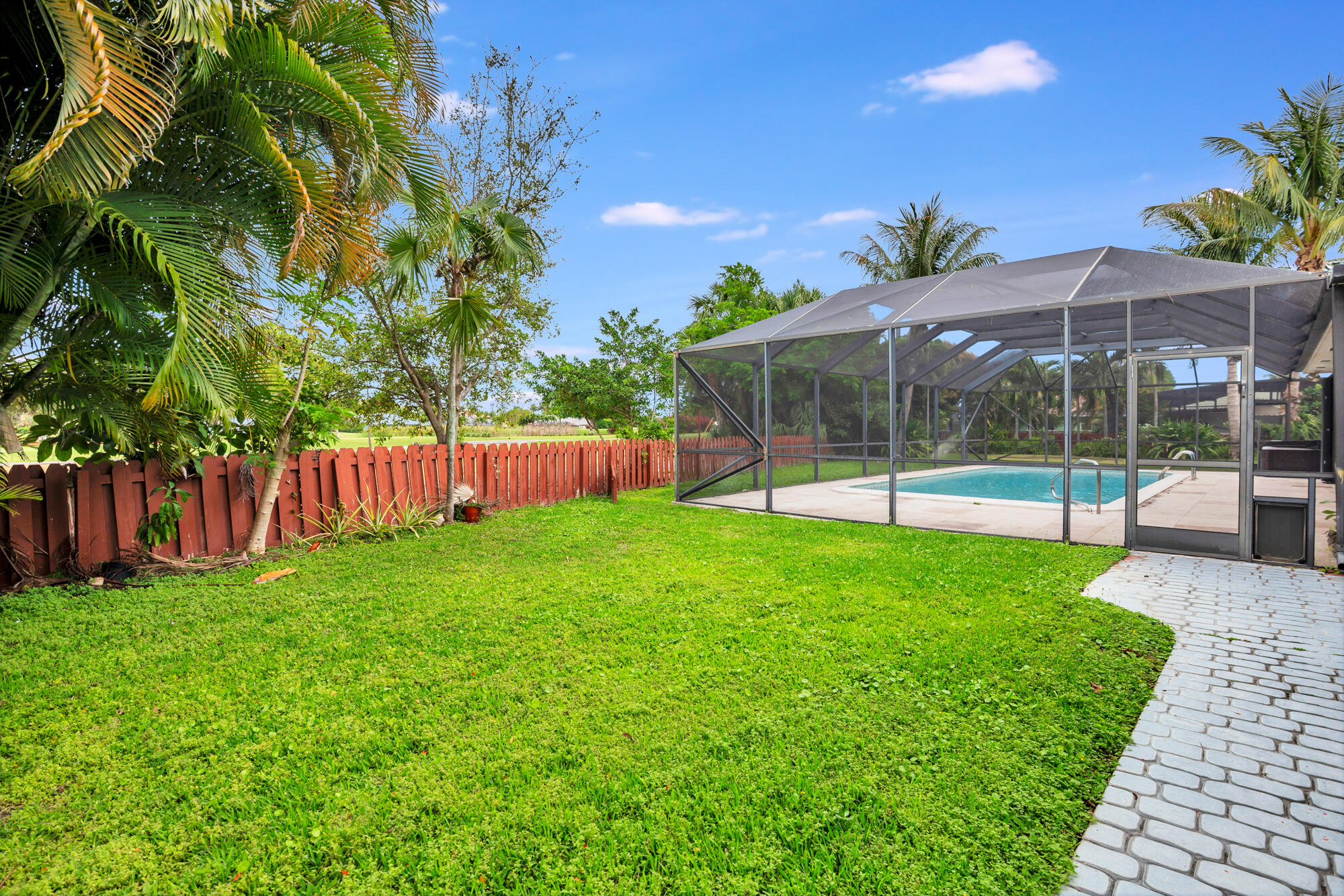 320 N Country Club Drive