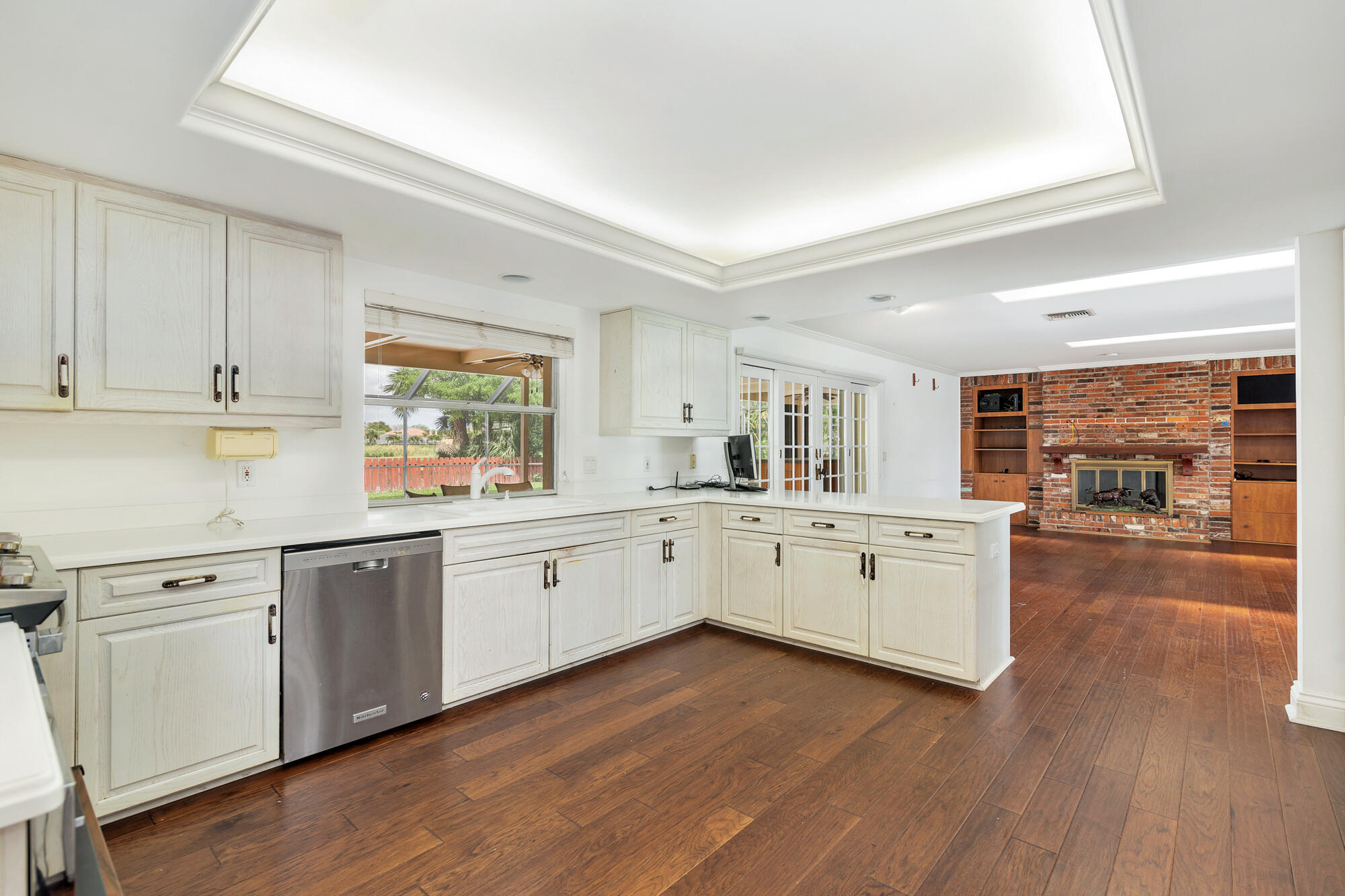 320 N Country Club Drive