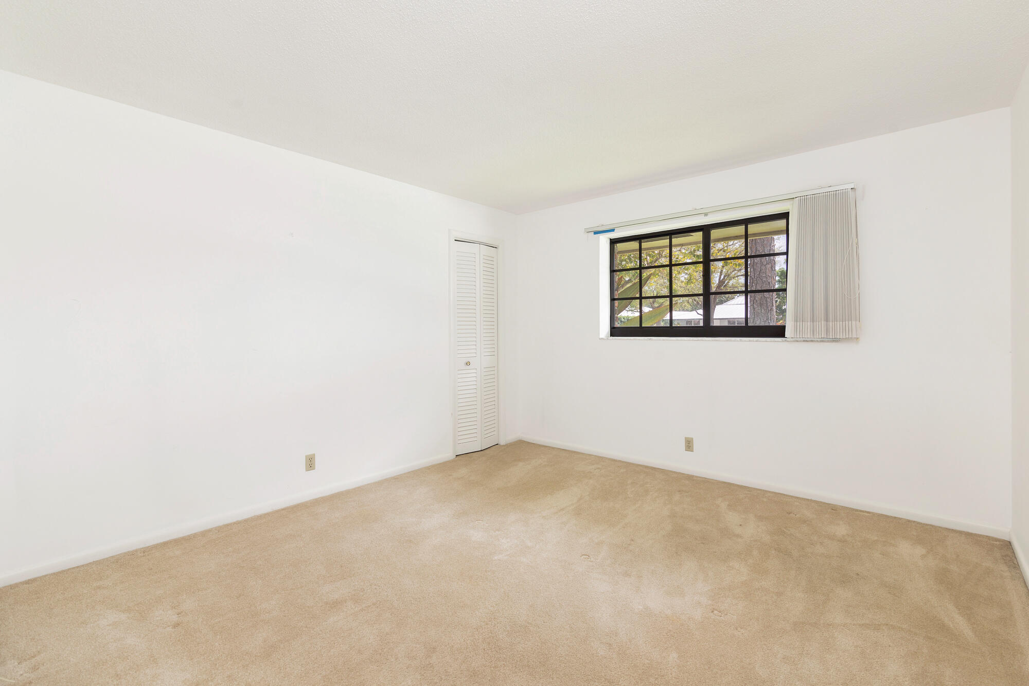 320 N Country Club Drive