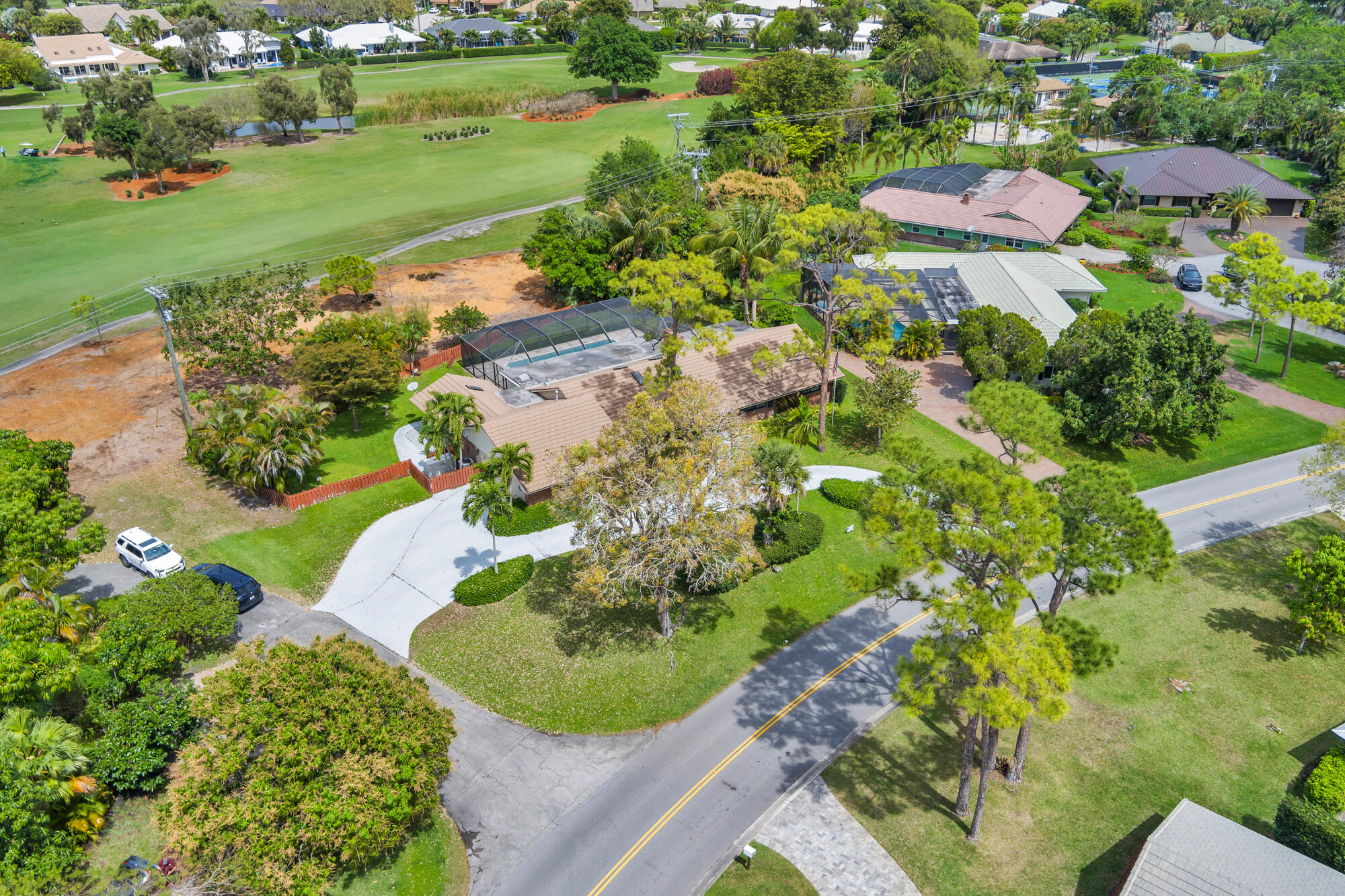 320 N Country Club Drive