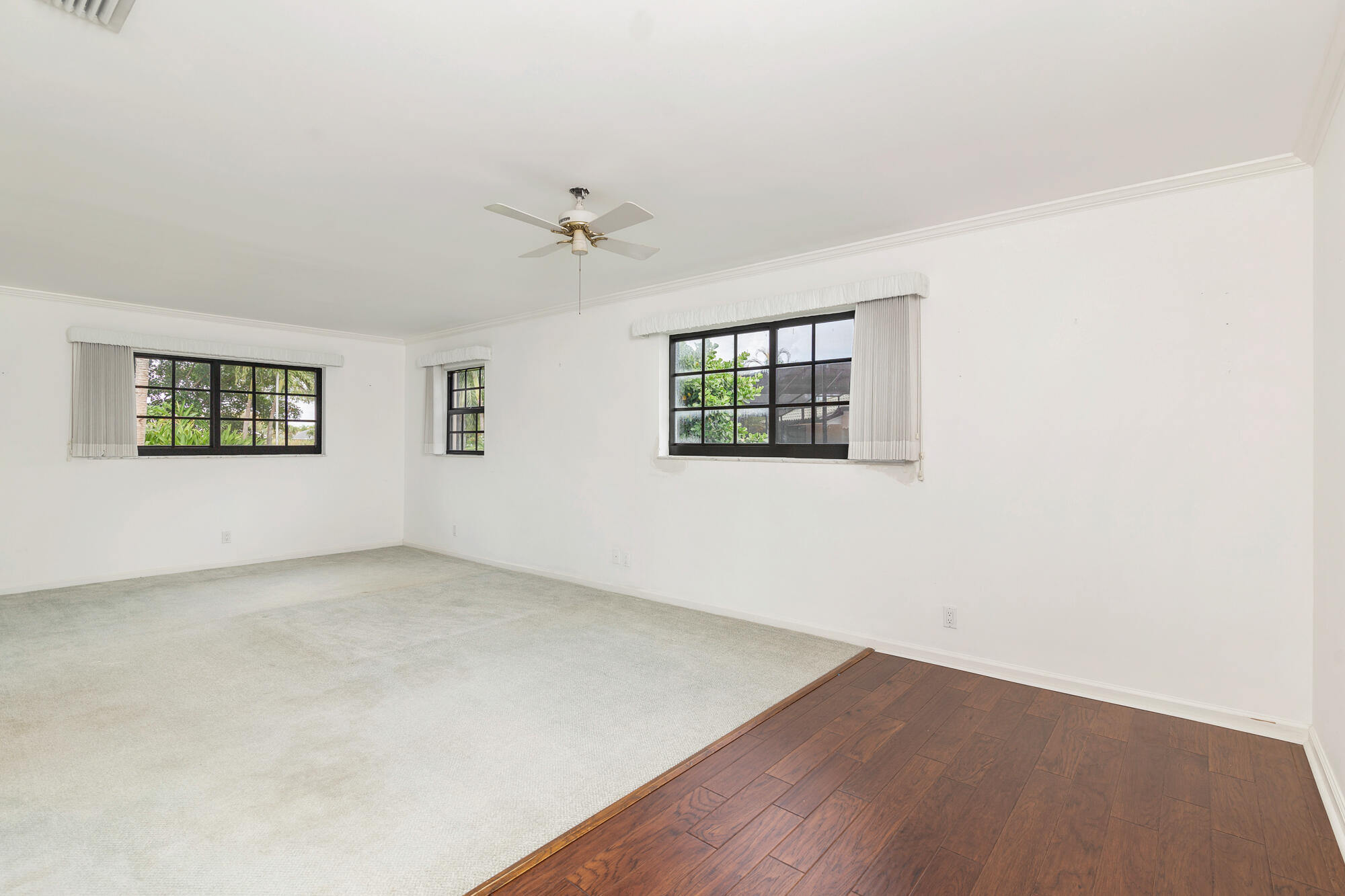 320 N Country Club Drive