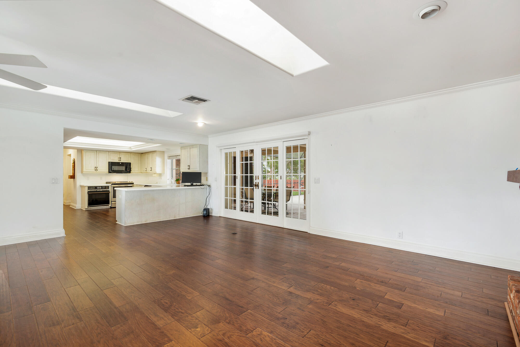 320 N Country Club Drive