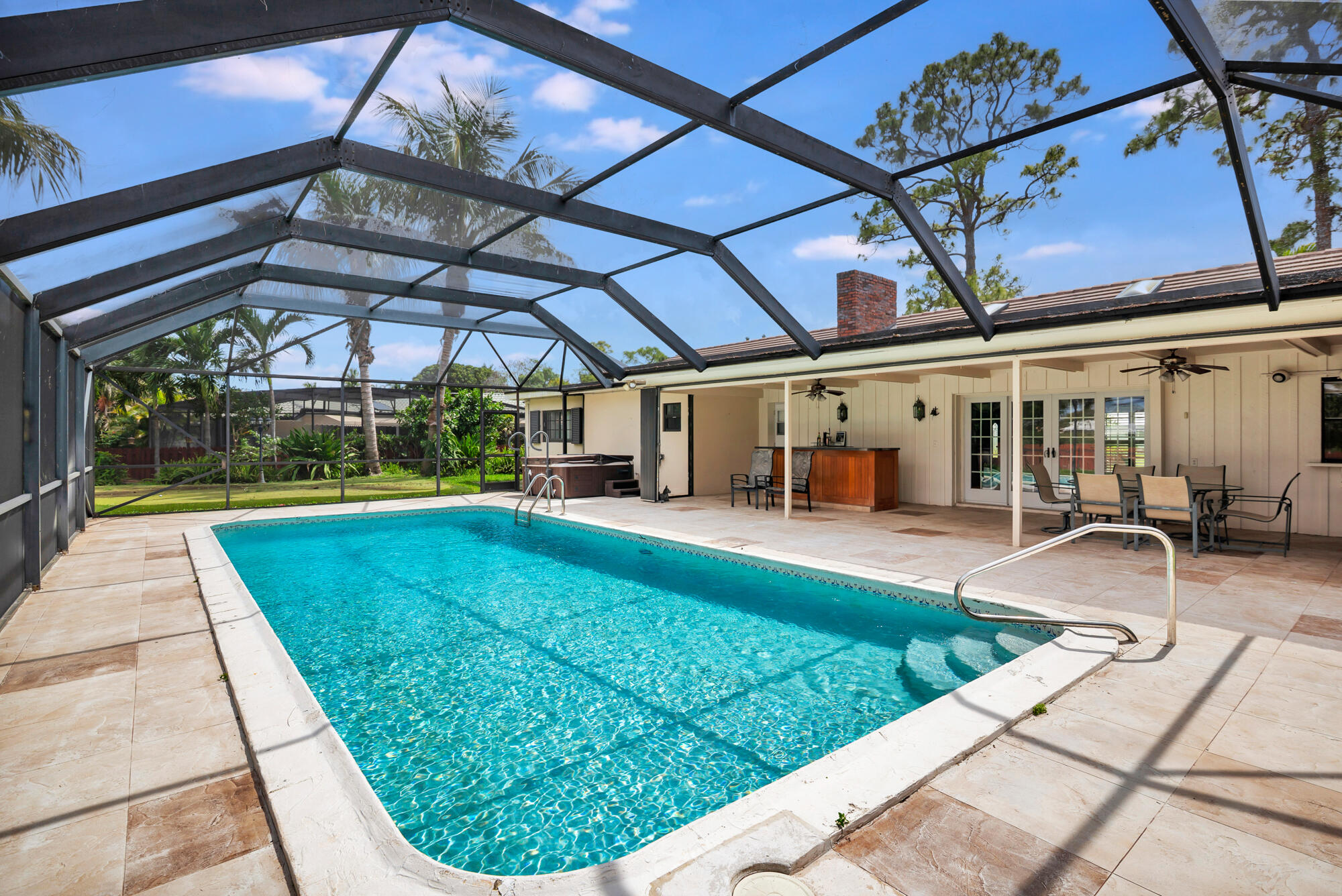 320 N Country Club Drive