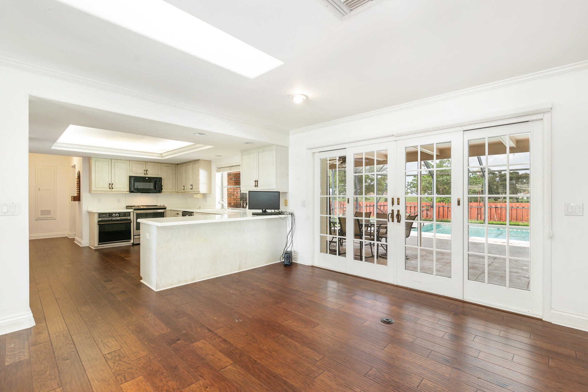 320 N Country Club Drive