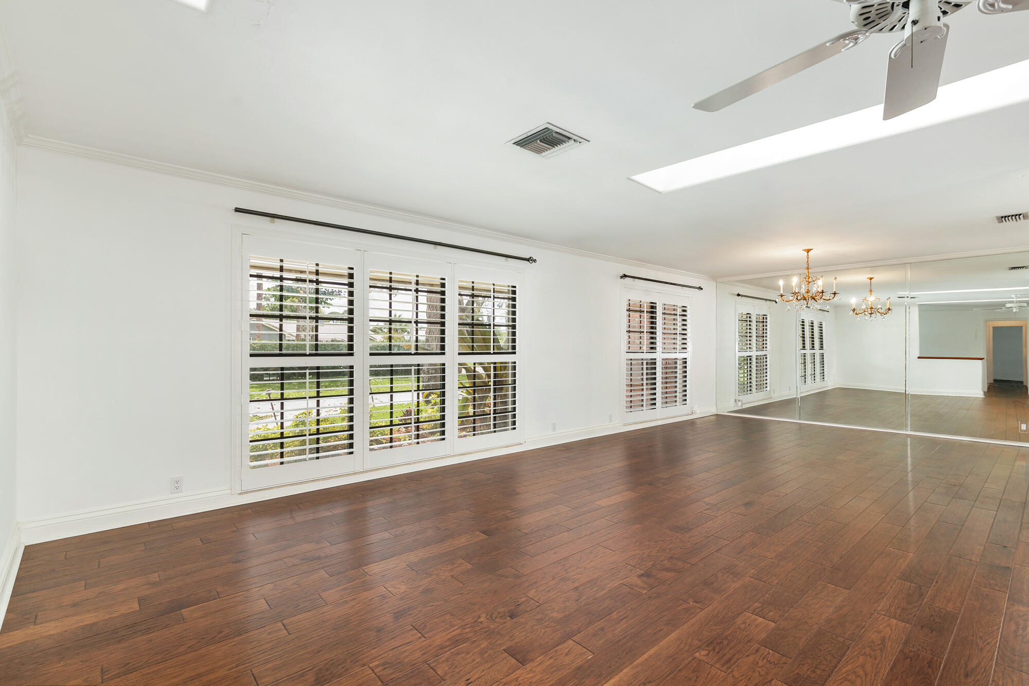 320 N Country Club Drive