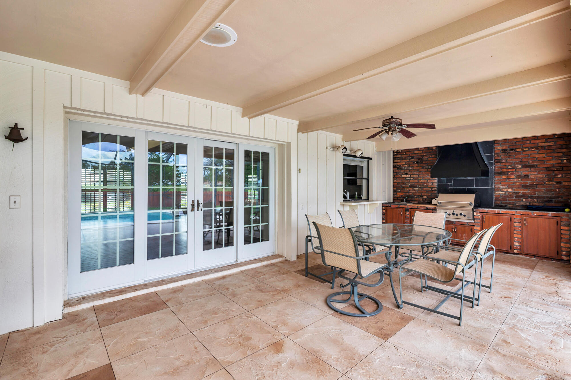 320 N Country Club Drive