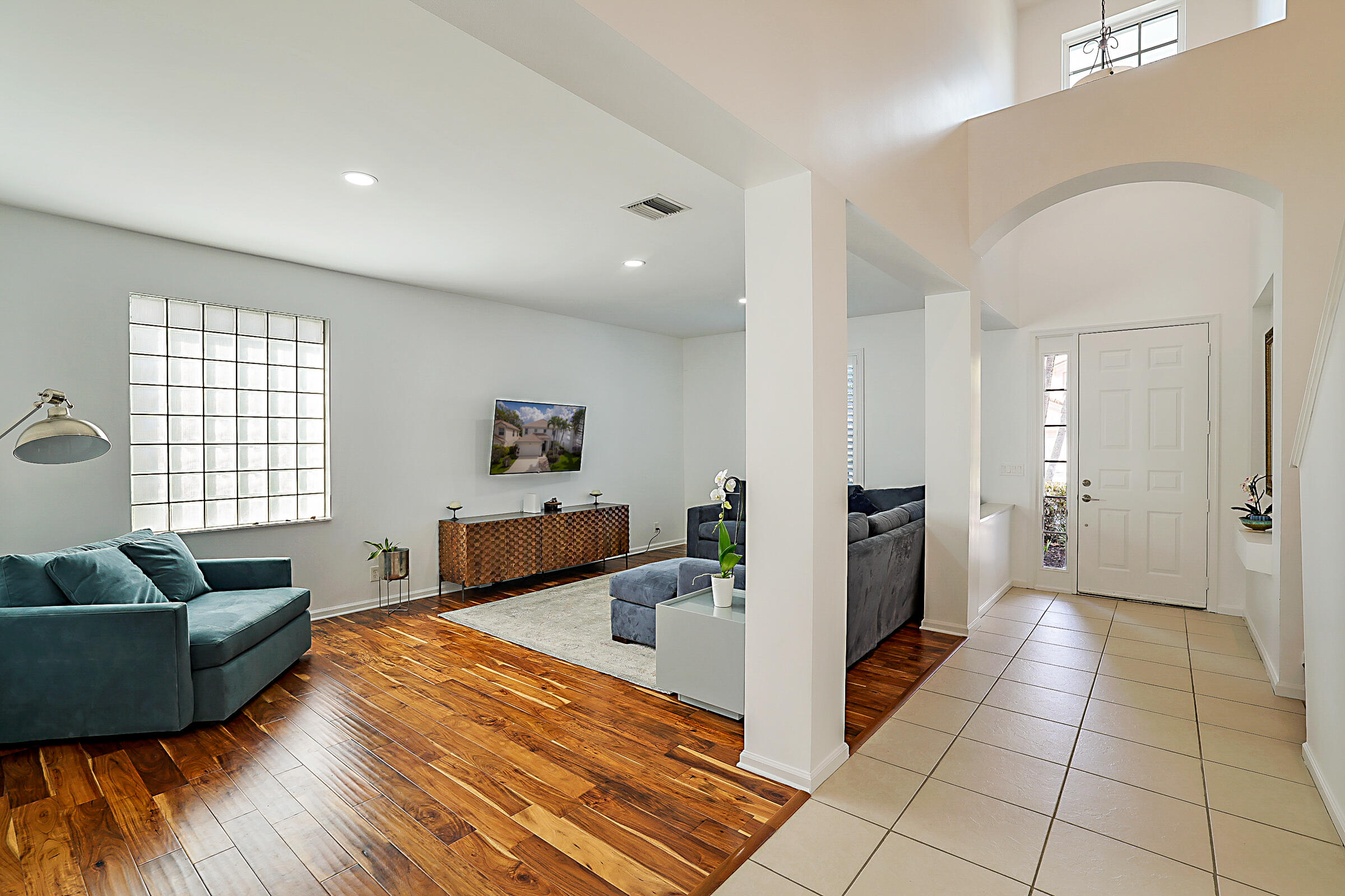 458 Woodview Circle