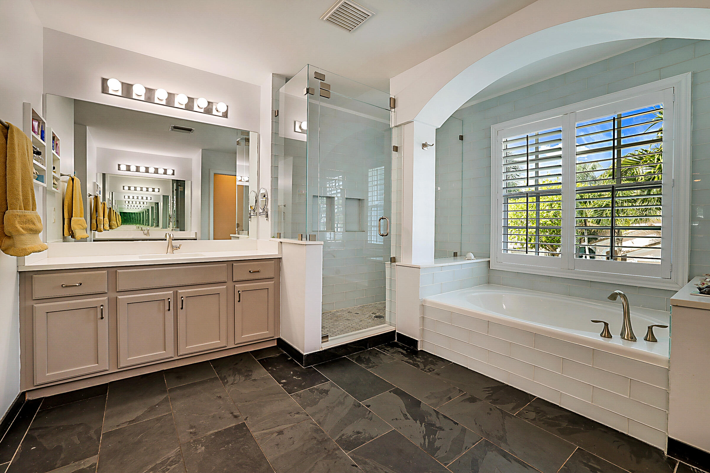 458 Woodview Circle