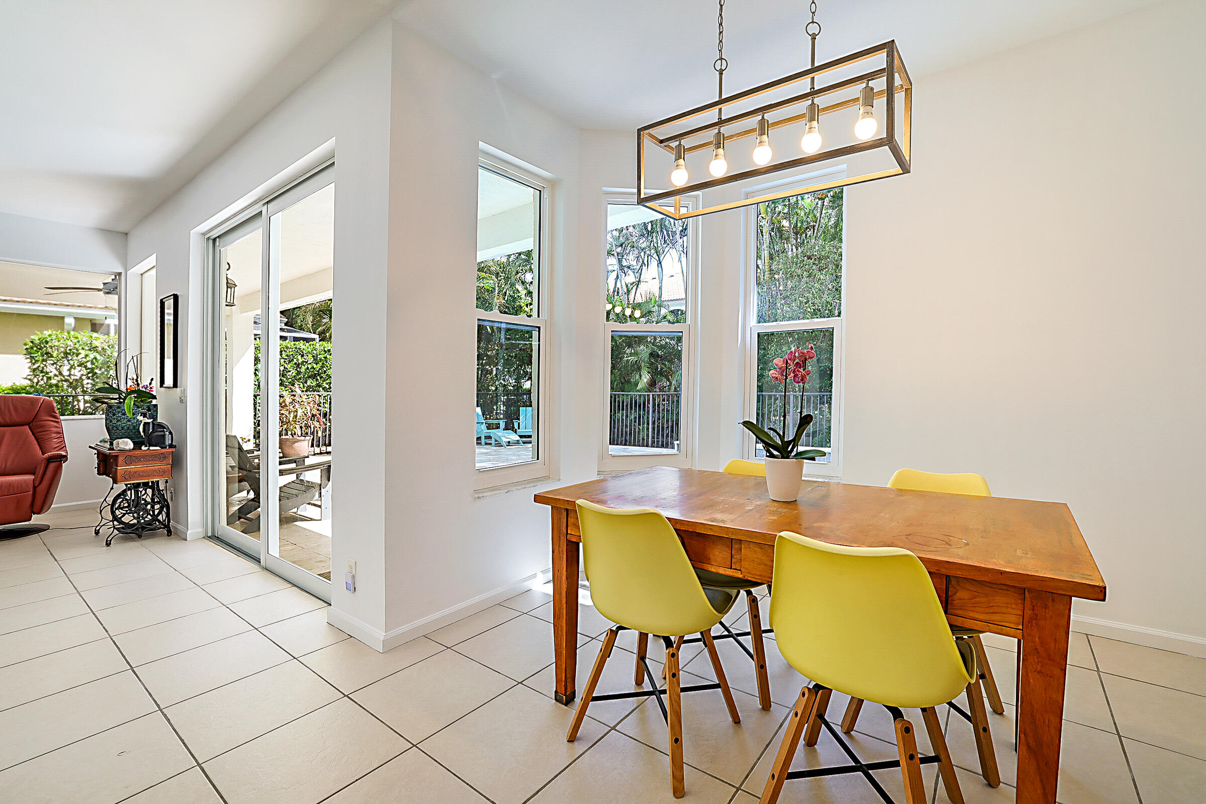 458 Woodview Circle