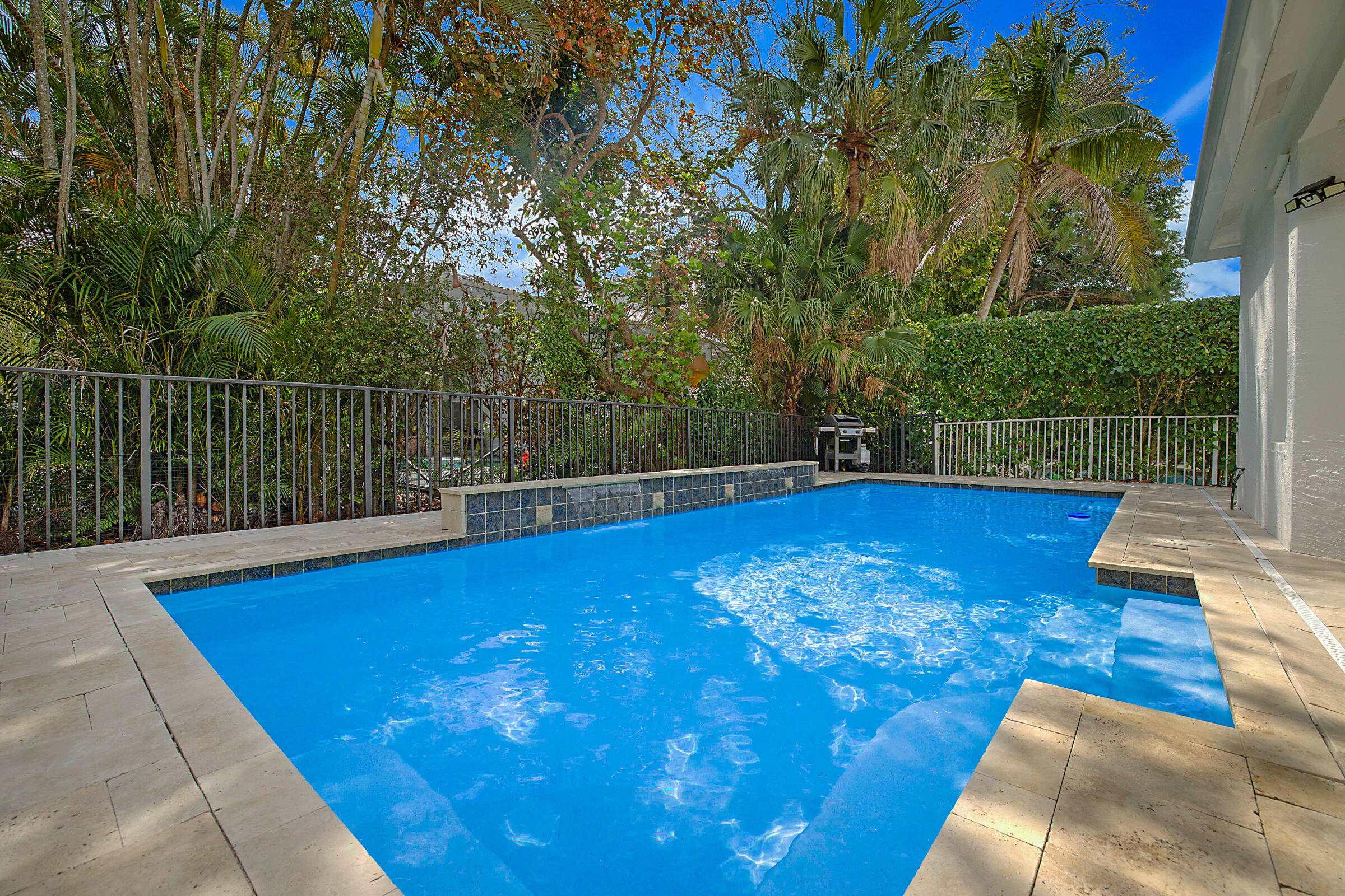 458 Woodview Circle