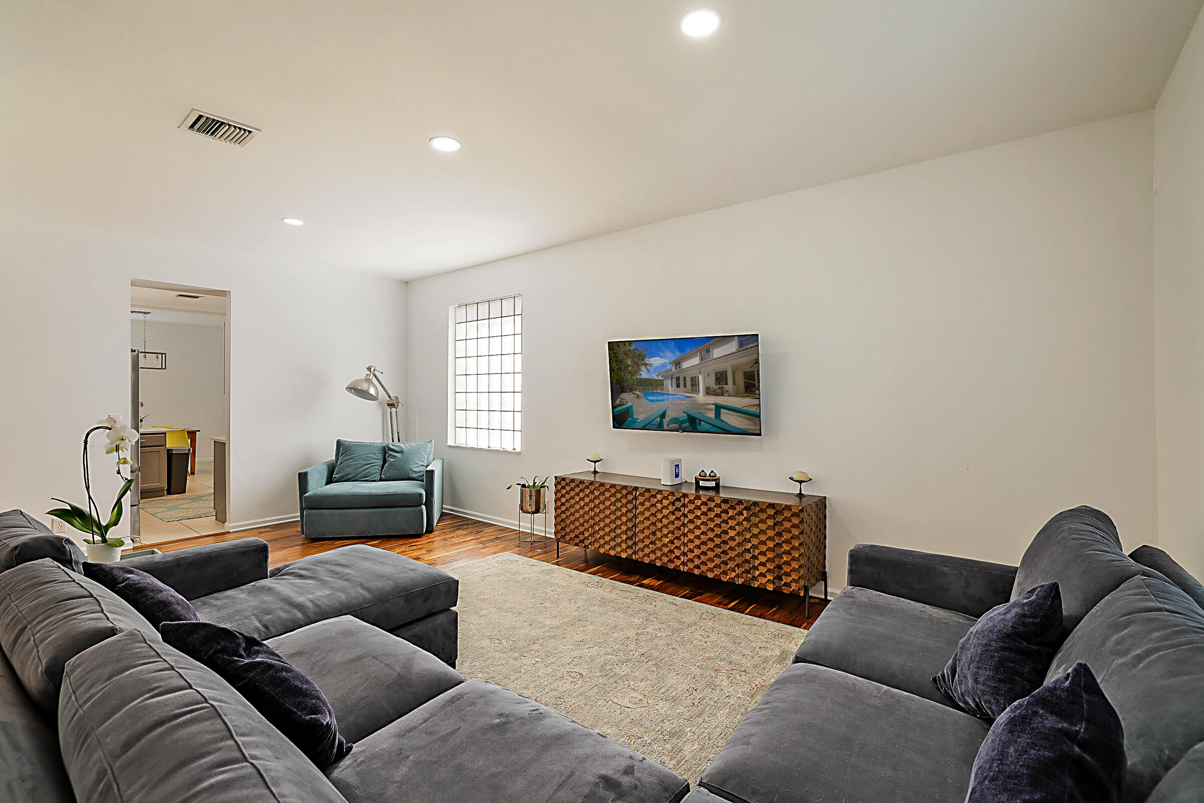 458 Woodview Circle