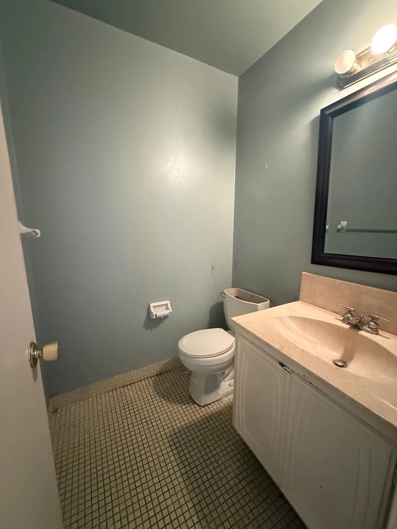 1052 North Drive